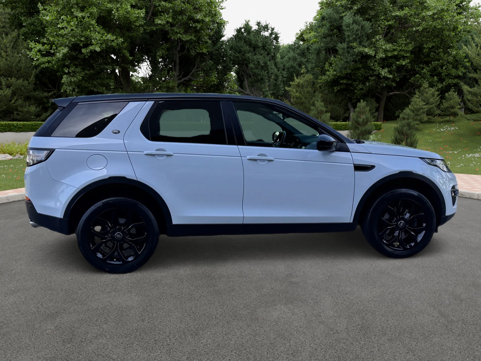 LAND ROVER Discovery Sport 2.2TD4 HSE Luxury AT9-showroom-element-1