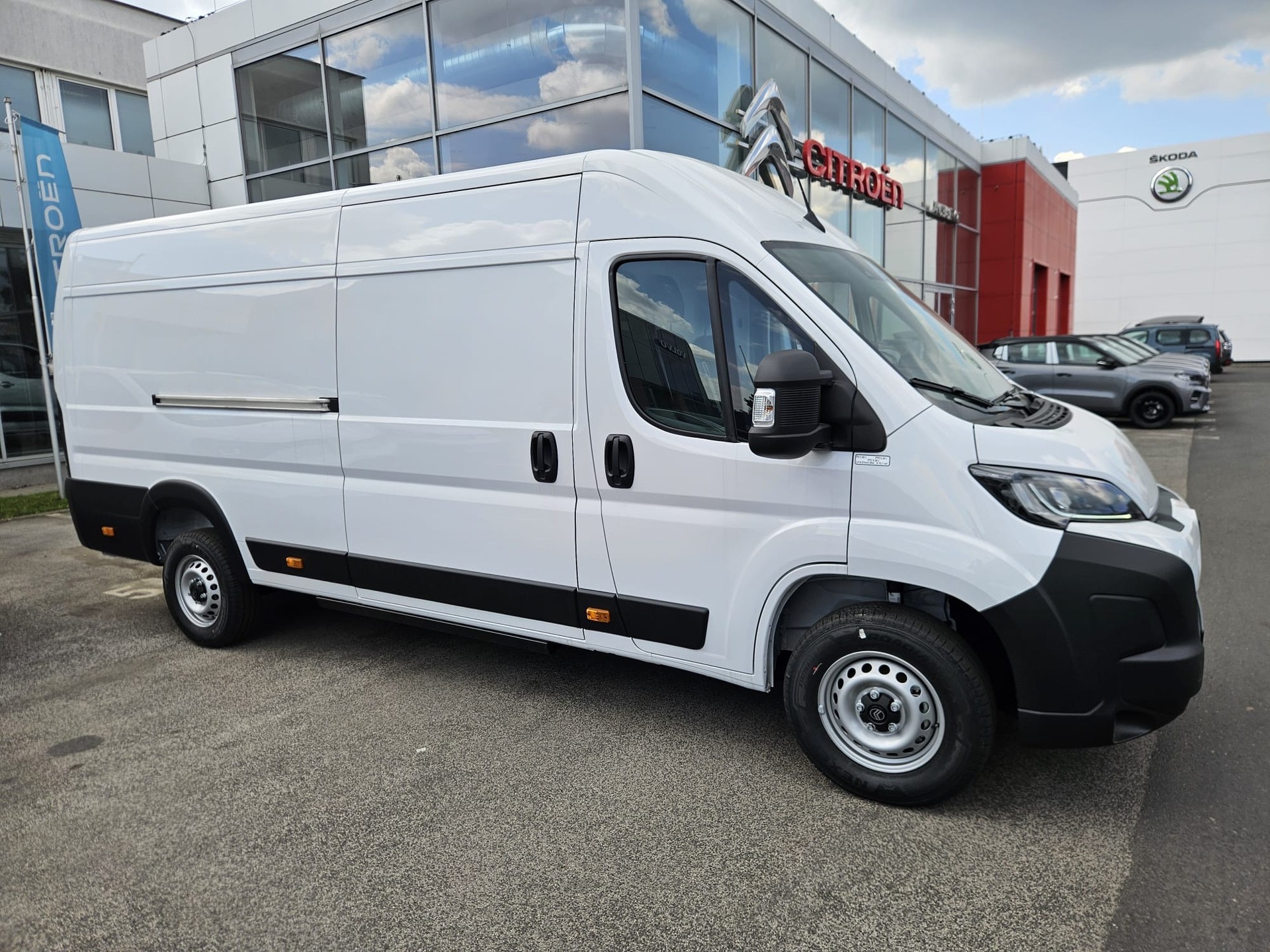CITROEN e-Jumper 35+ 110kWh L4H2 15 m3 280 PS Reichweite 376 km-image-5