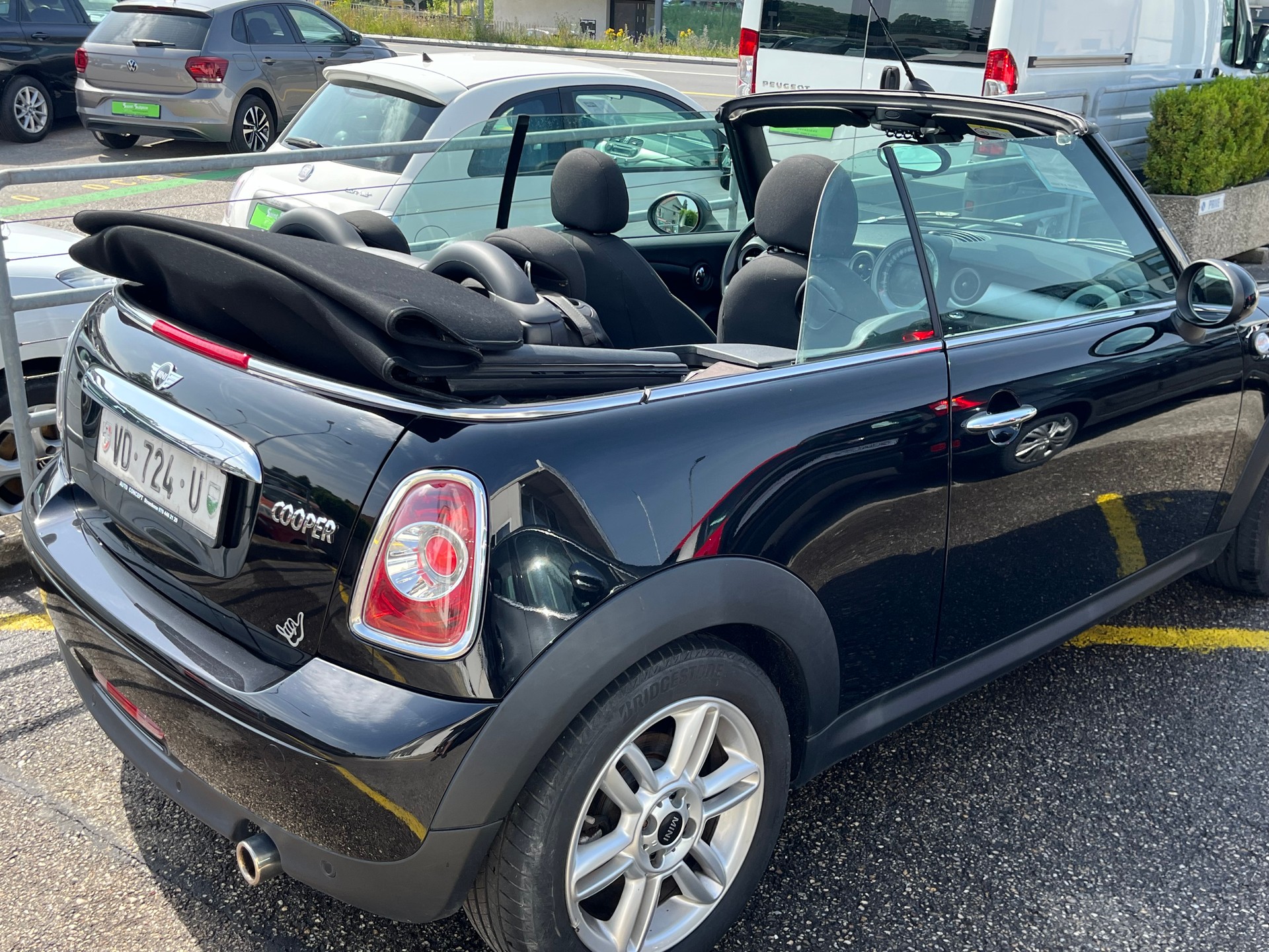 MINI Cooper Cabriolet-image-2