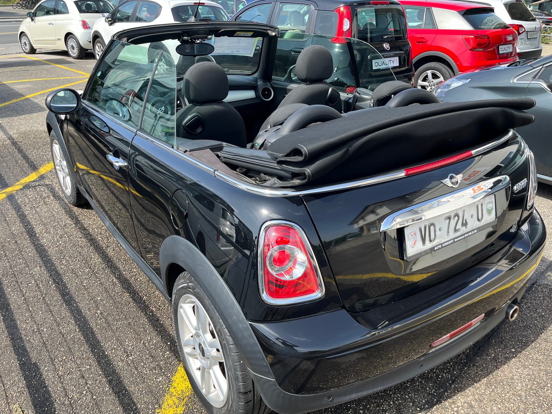 MINI Cooper Cabriolet-image-5