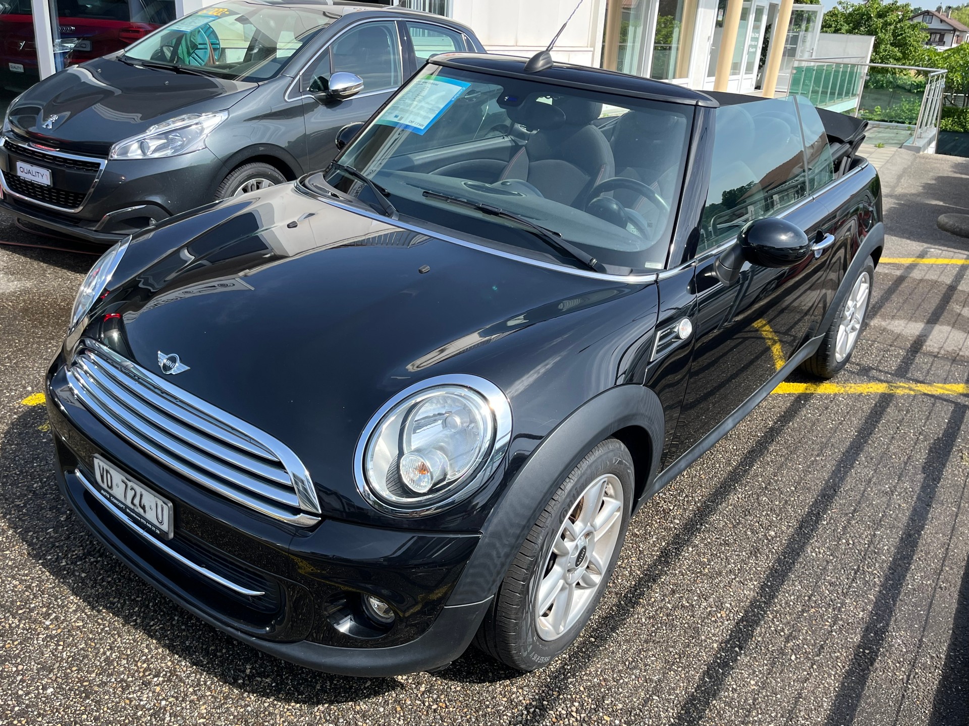MINI Cooper Cabriolet-image-4