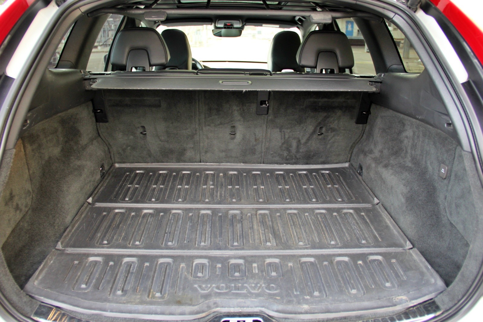 VOLVO XC60 D5 AWD Summum R-Design Geartronic-image-15