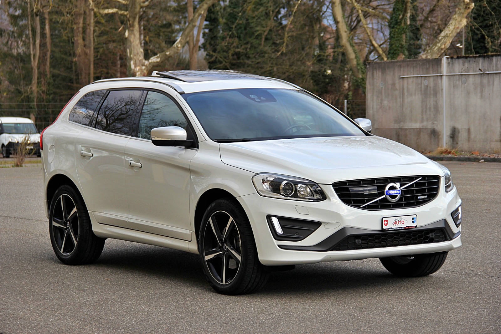 VOLVO XC60 D5 AWD Summum R-Design Geartronic-image-6