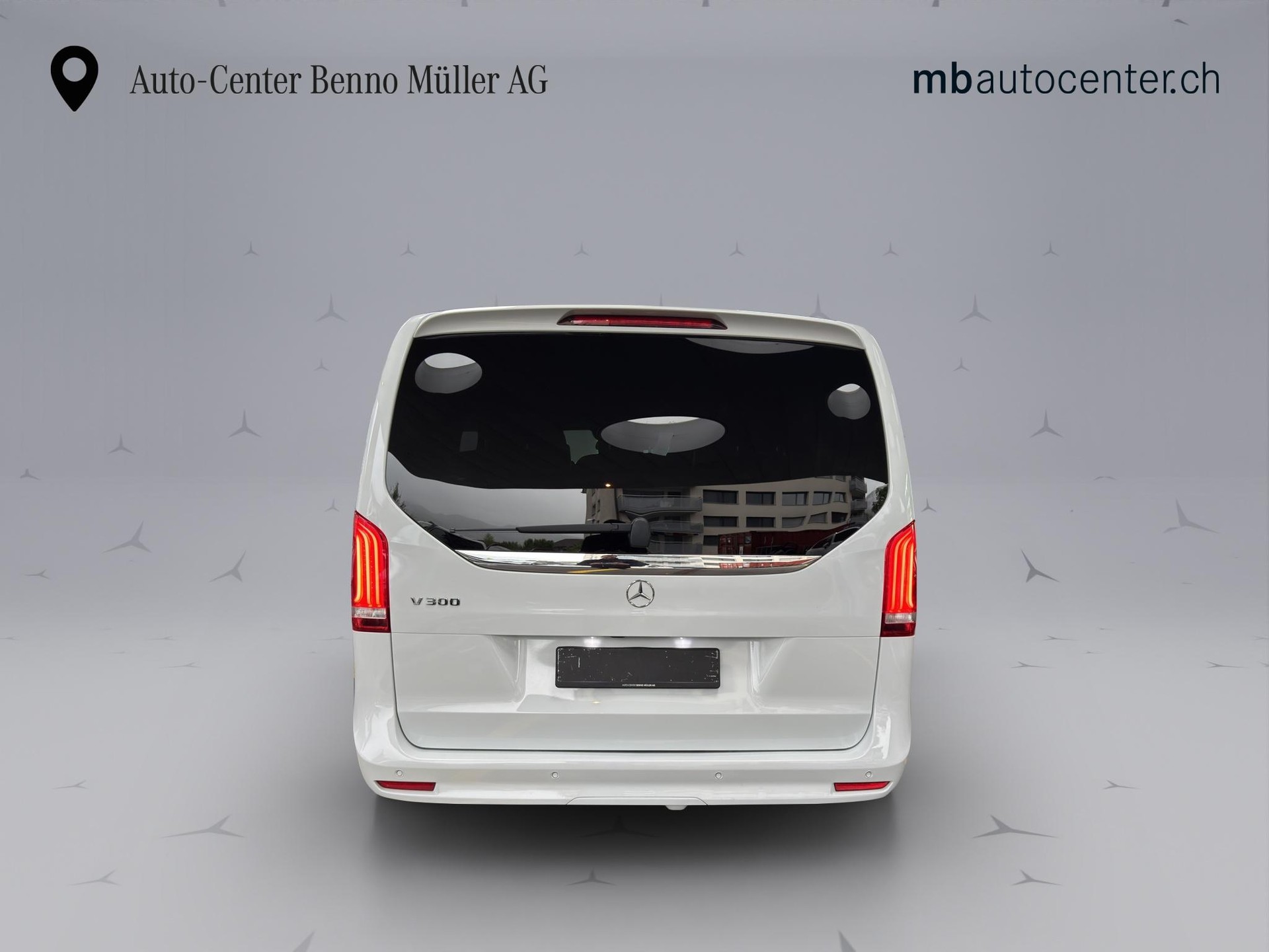 MERCEDES-BENZ V 300 d Swiss Ed. lang 4matic Van-showroom-element-3