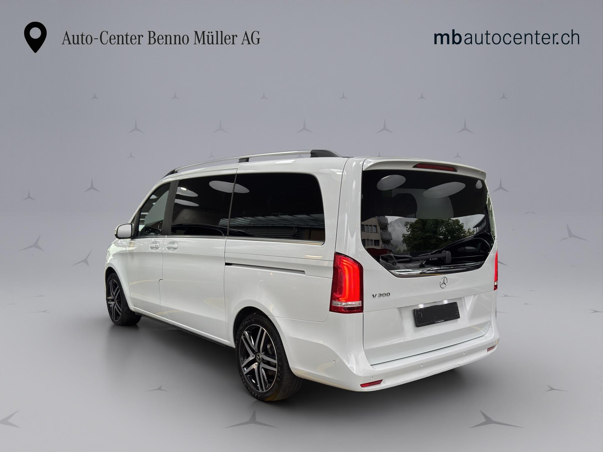 MERCEDES-BENZ V 300 d Swiss Ed. lang 4matic Van-showroom-element-2