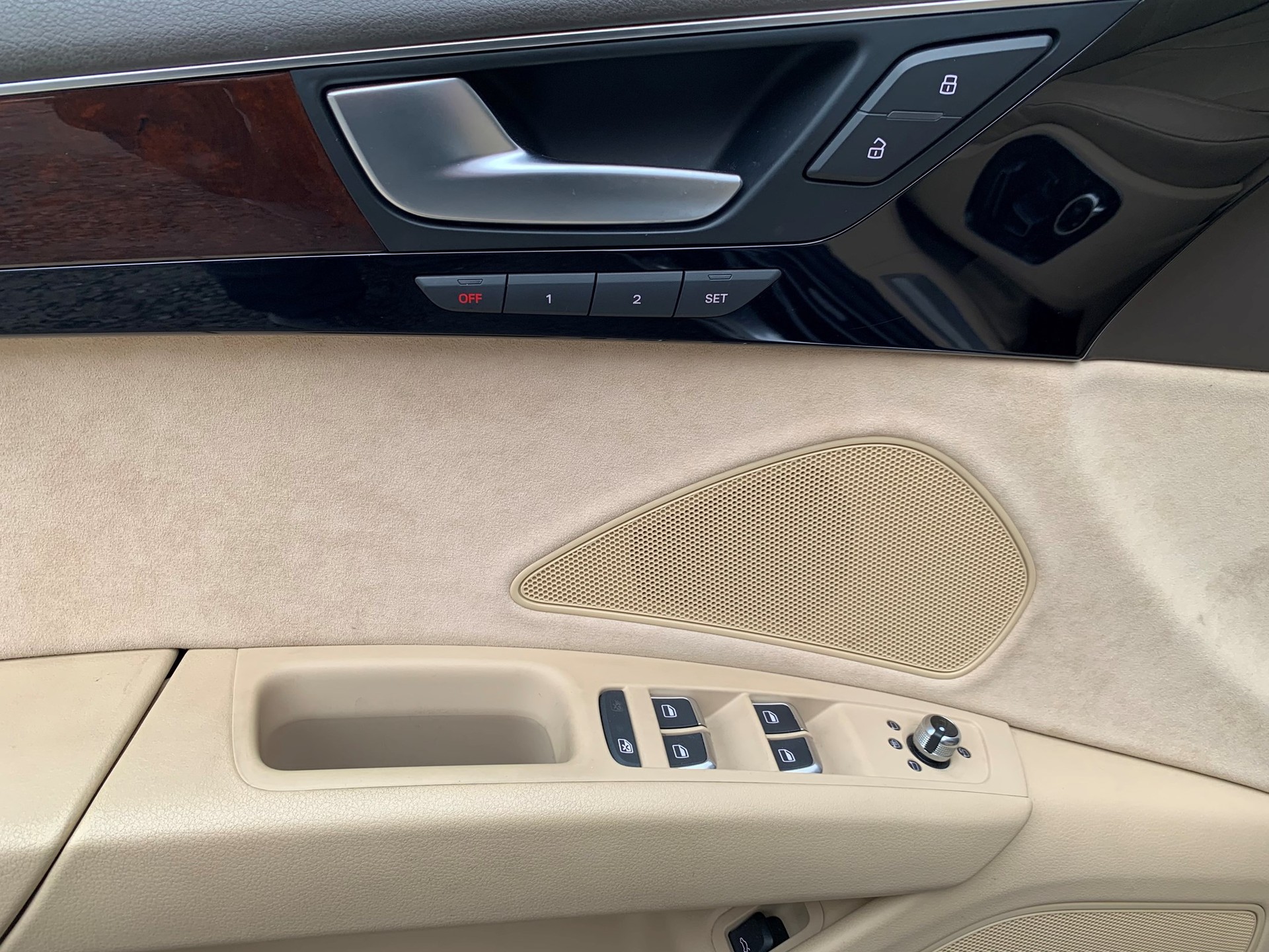 AUDI A8 3.0 TDI quattro tiptronic-image-10