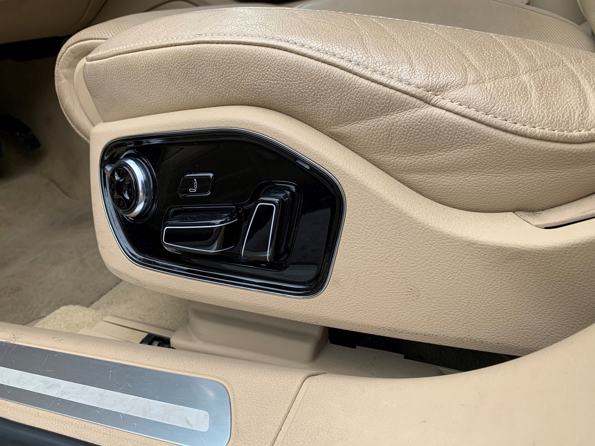 AUDI A8 3.0 TDI quattro tiptronic-image-11