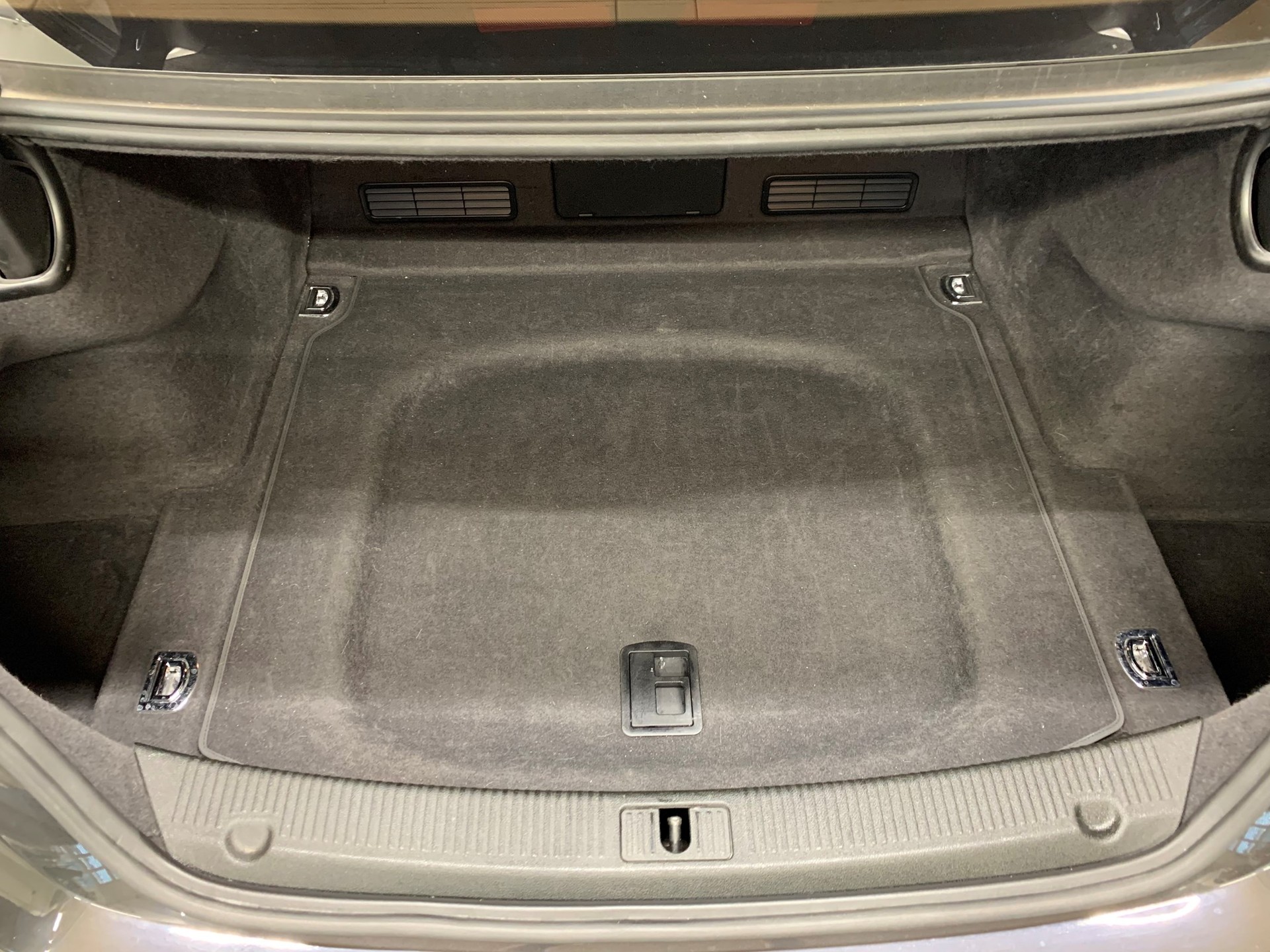 AUDI A8 3.0 TDI quattro tiptronic-image-12