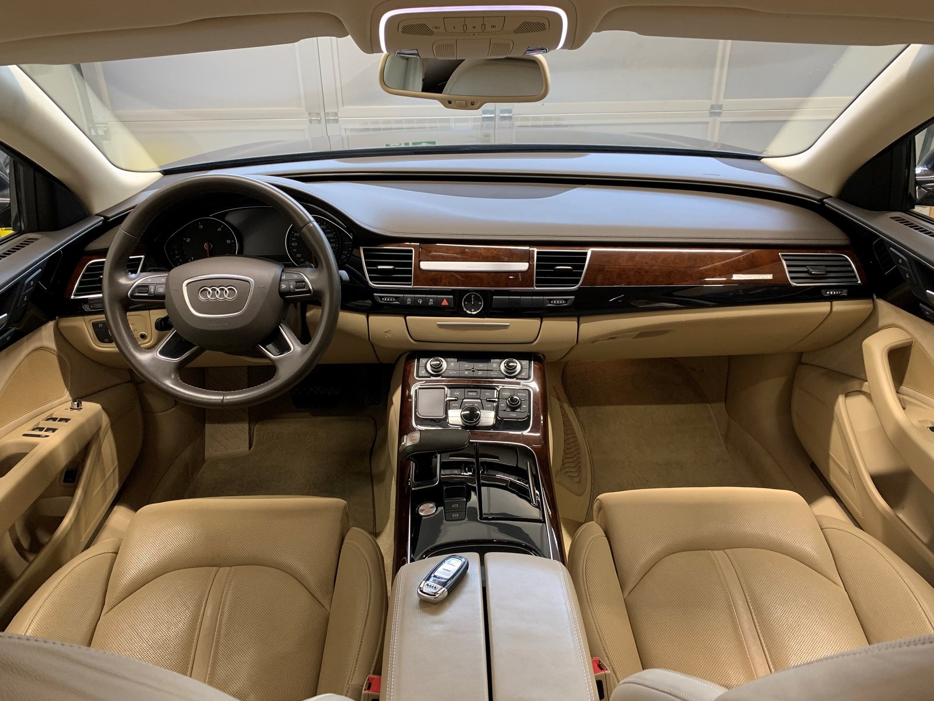 AUDI A8 3.0 TDI quattro tiptronic-image-6