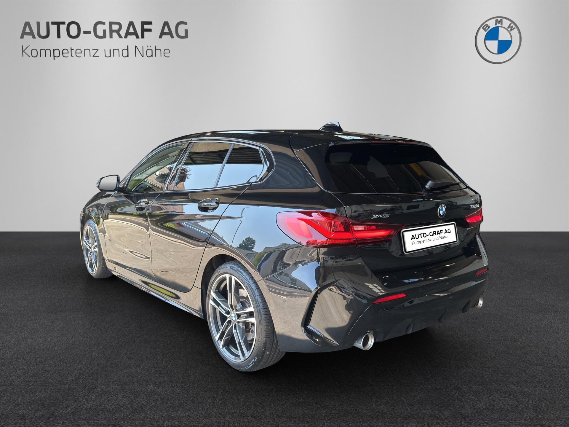 BMW 120d xDrive Pure M Sport-showroom-element-2