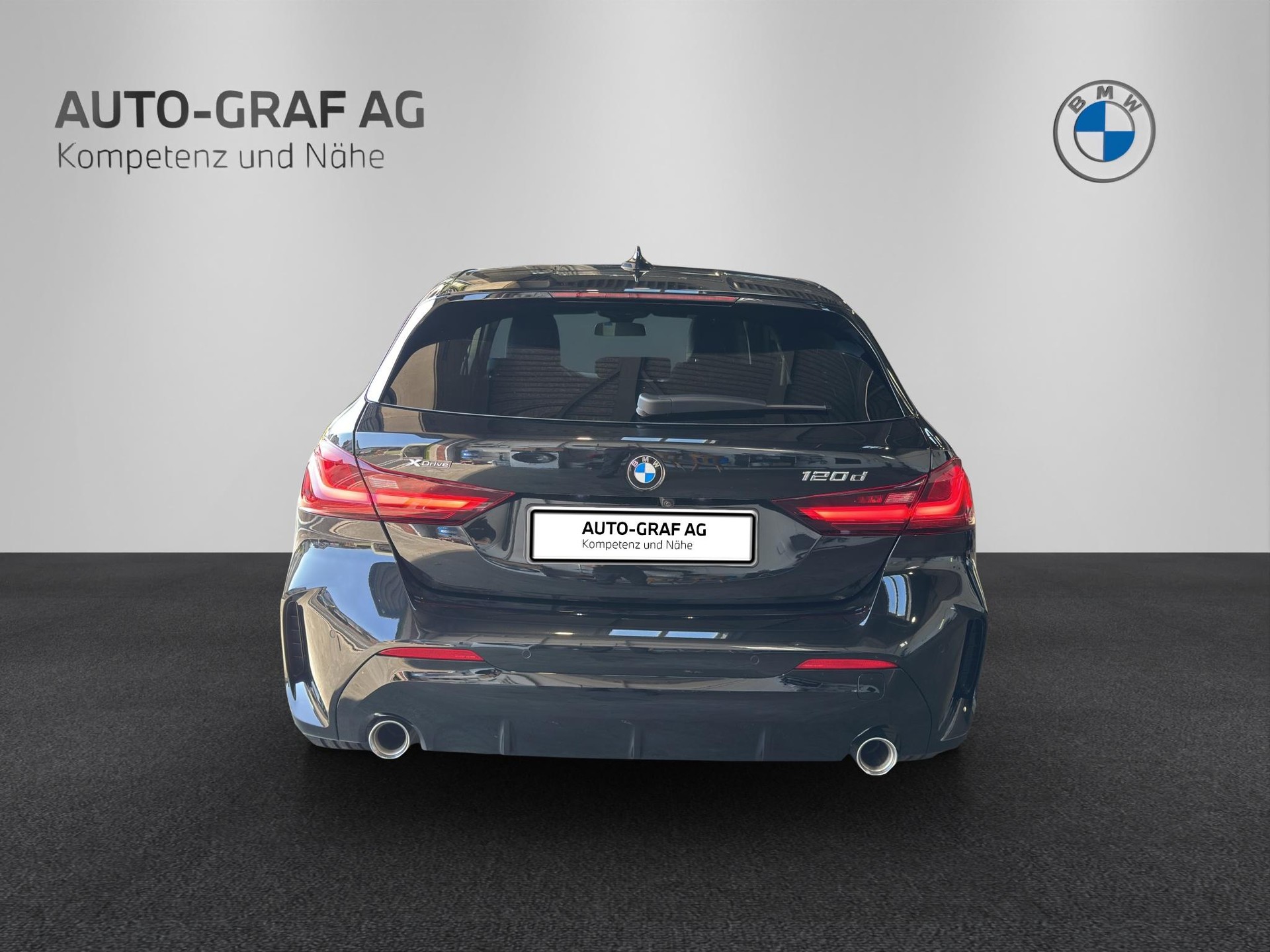 BMW 120d xDrive Pure M Sport-showroom-element-3