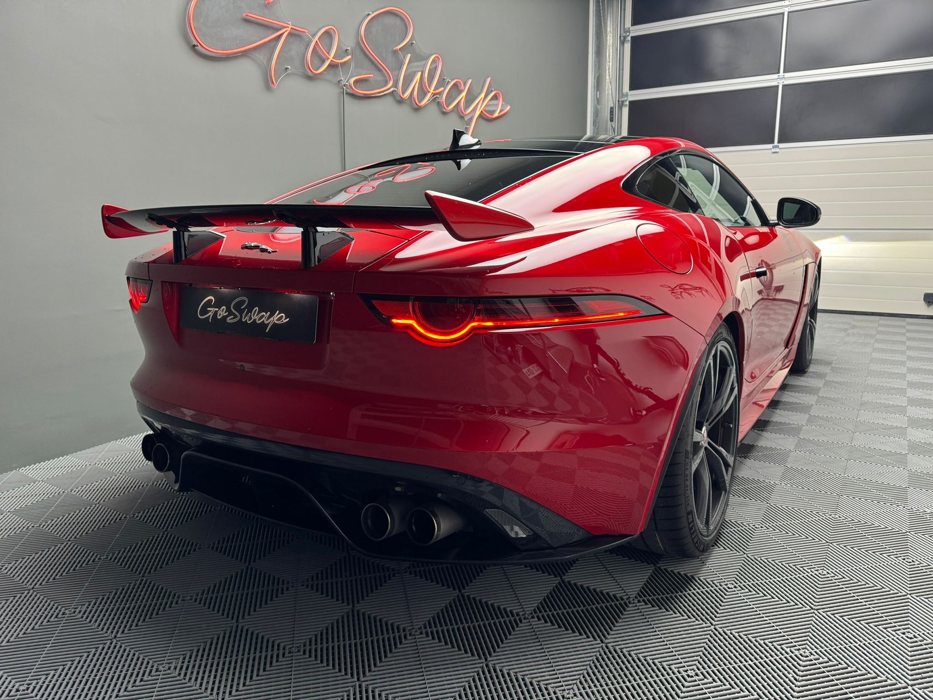 JAGUAR F-Type Coupé R 5.0 V8 SVR AWD-showroom-element-2