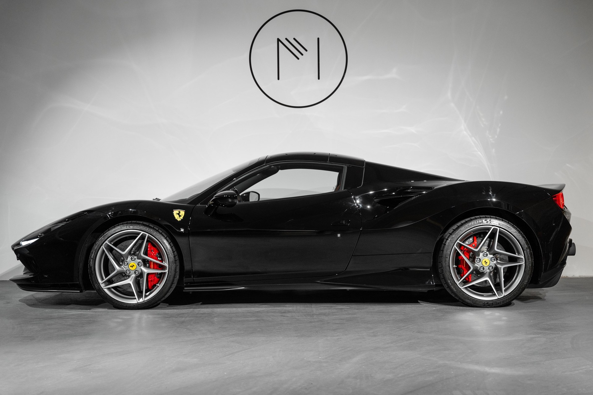 FERRARI F8 Spider 3.9 Turbo-showroom-element-1