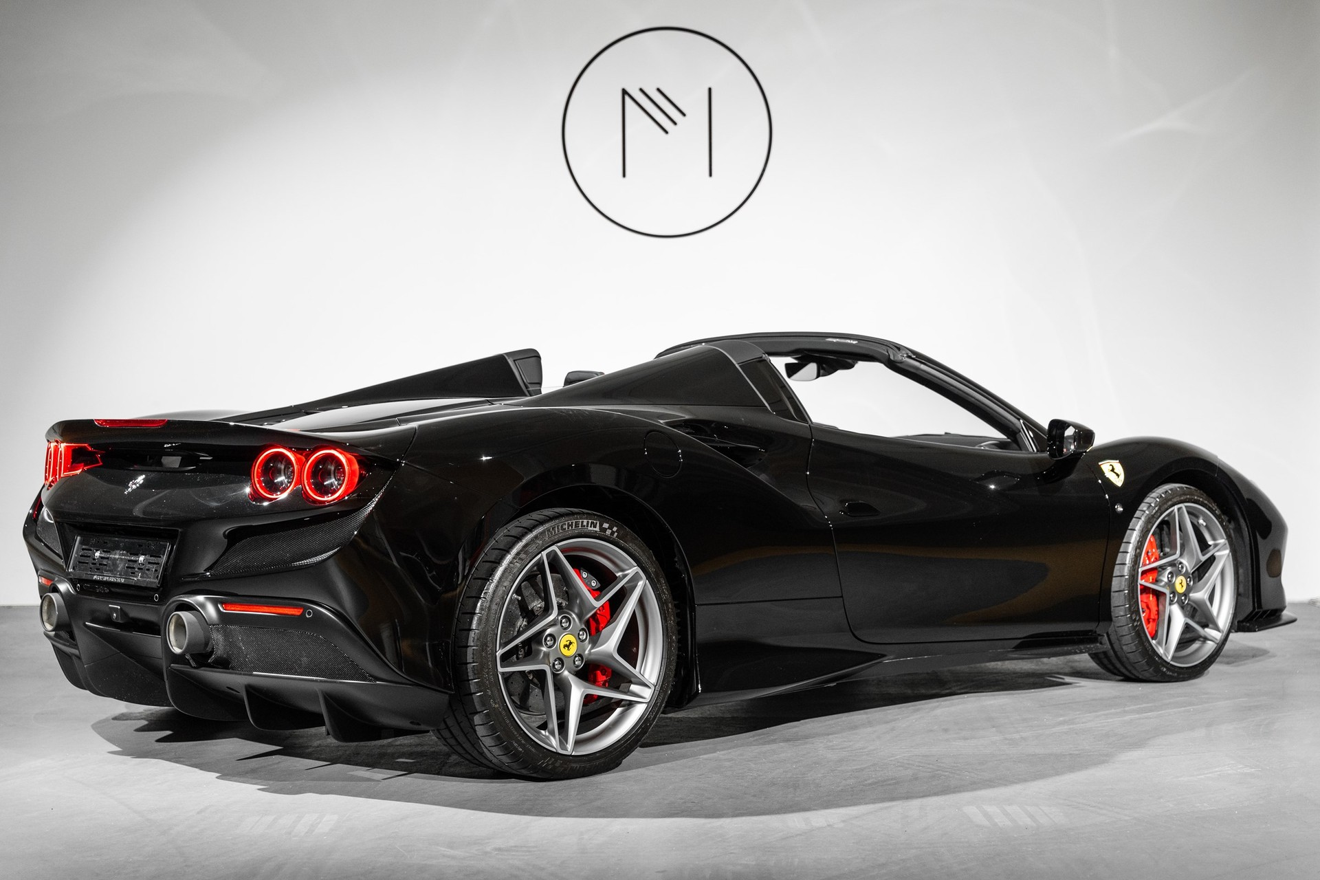 FERRARI F8 Spider 3.9 Turbo-showroom-element-3