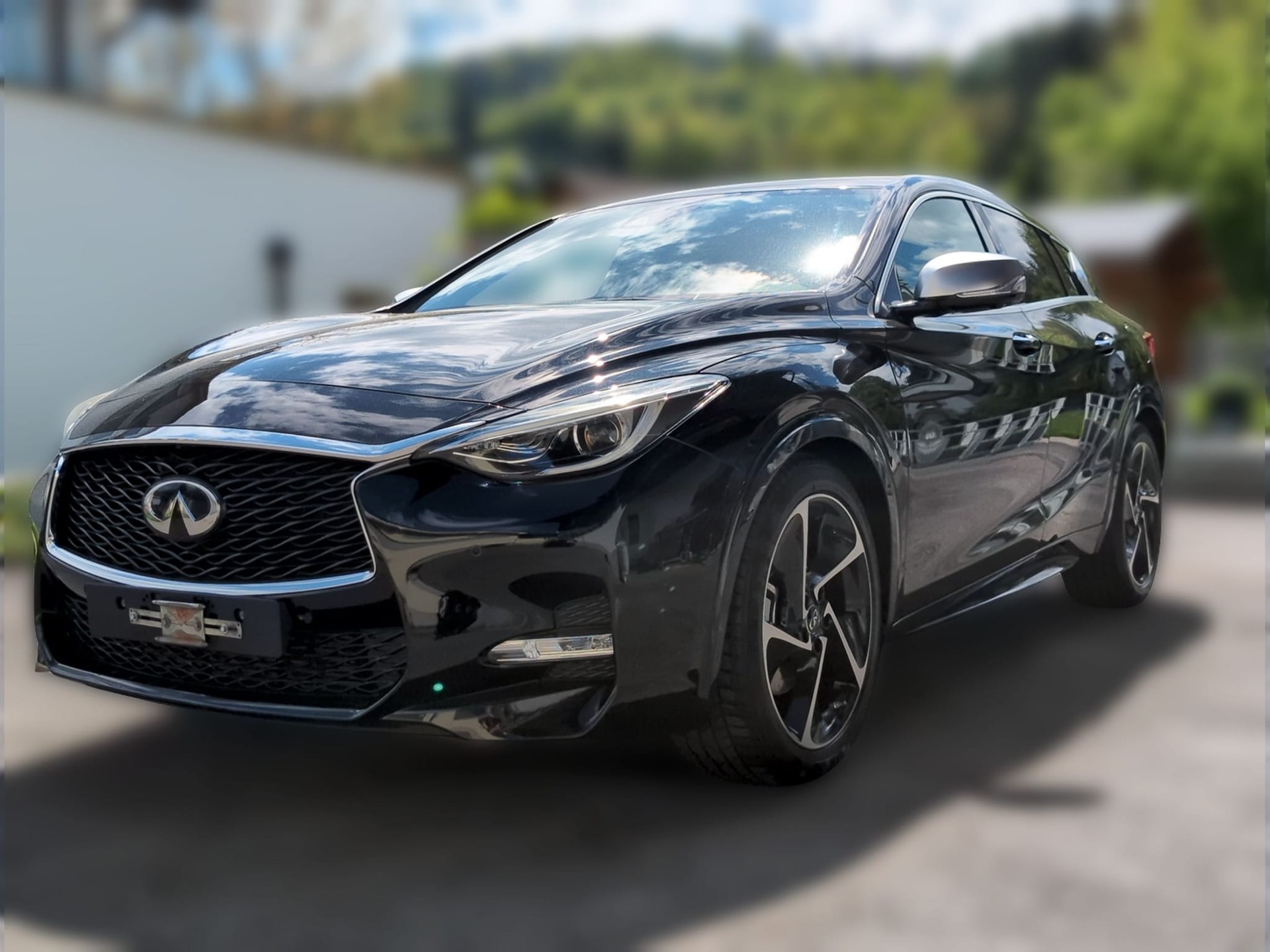 INFINITI Q30 2.0t Sport AWD DCT-image-0