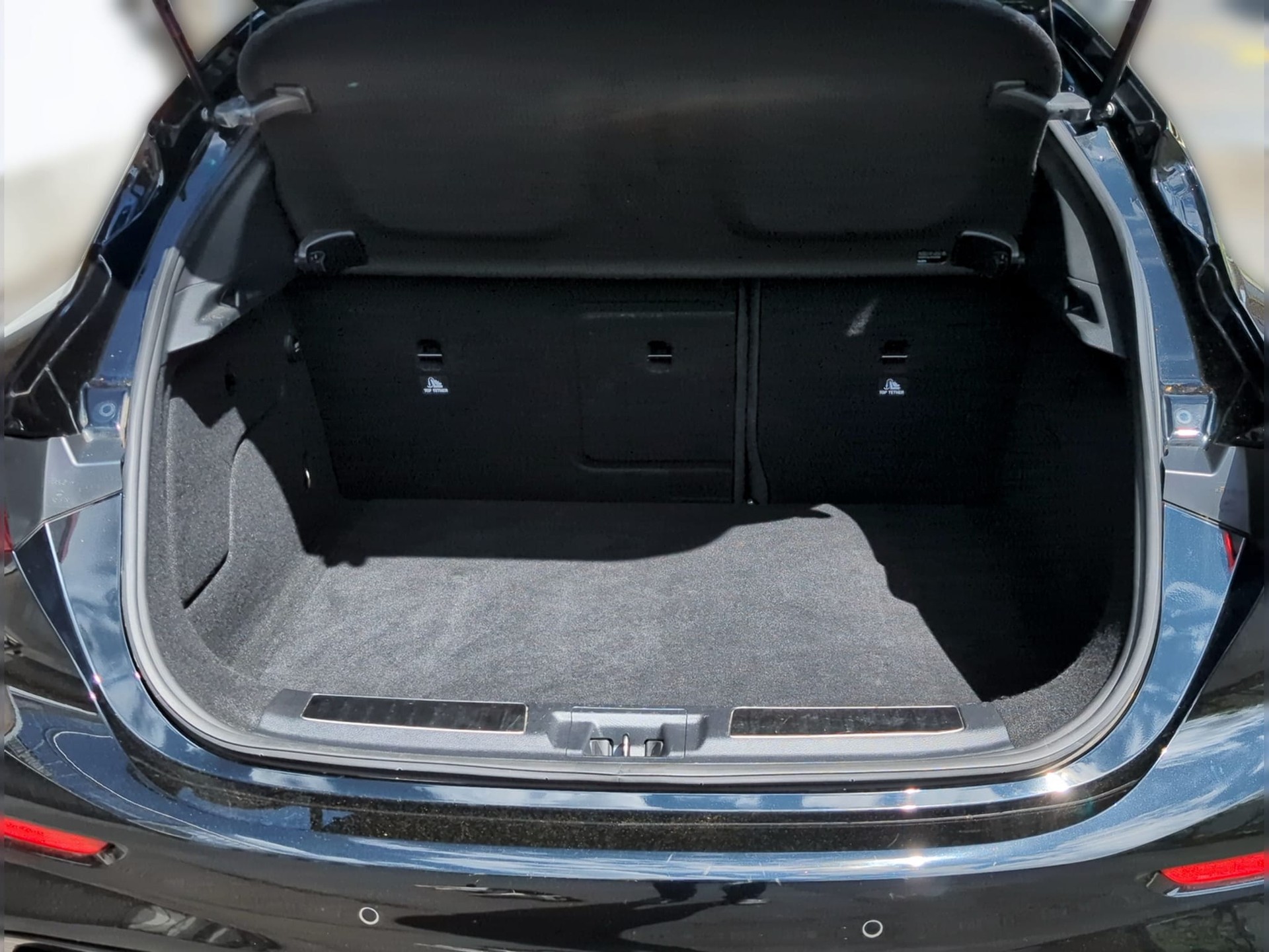 INFINITI Q30 2.0t Sport AWD DCT-image-4