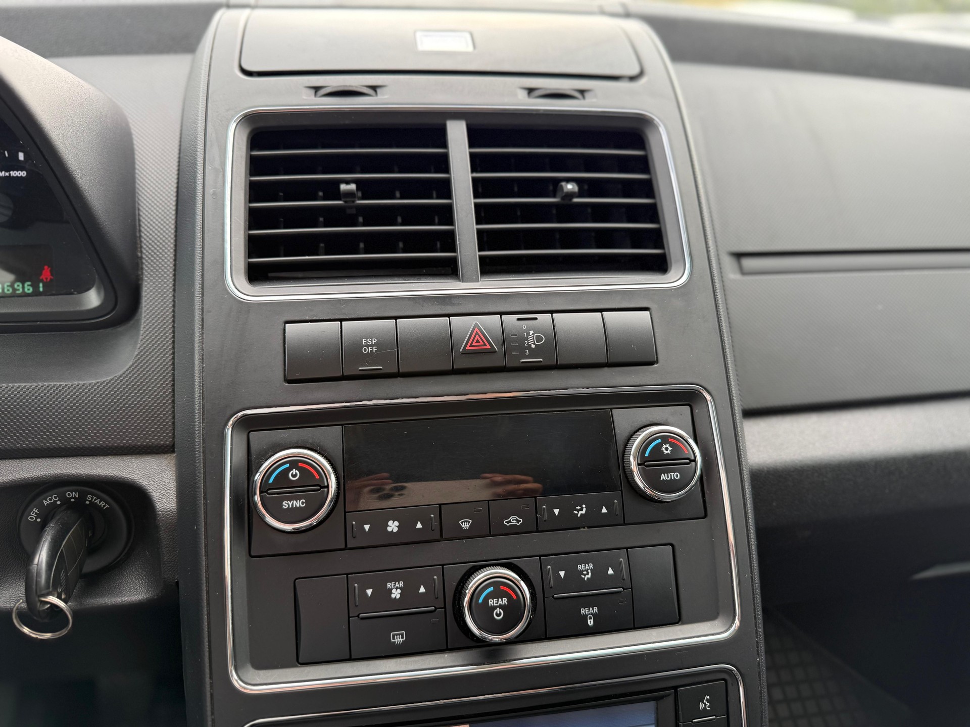 DODGE Journey 2.4 SXT-image-11