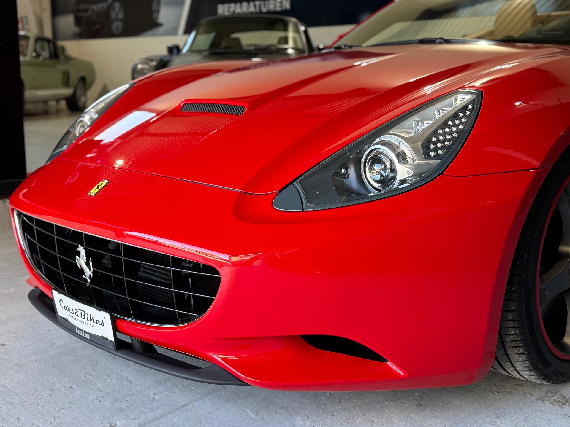 FERRARI California 4.3 V8-showroom-element-3