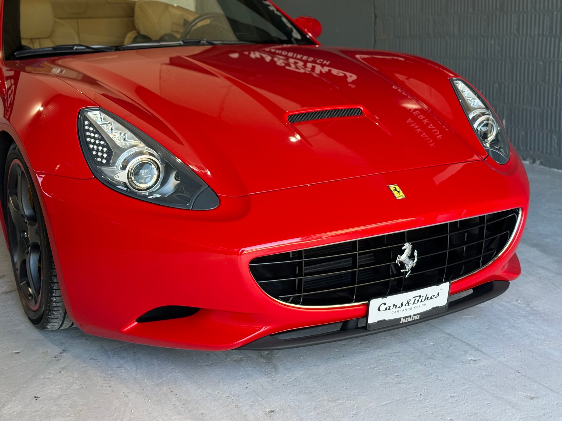 FERRARI California 4.3 V8-showroom-element-1