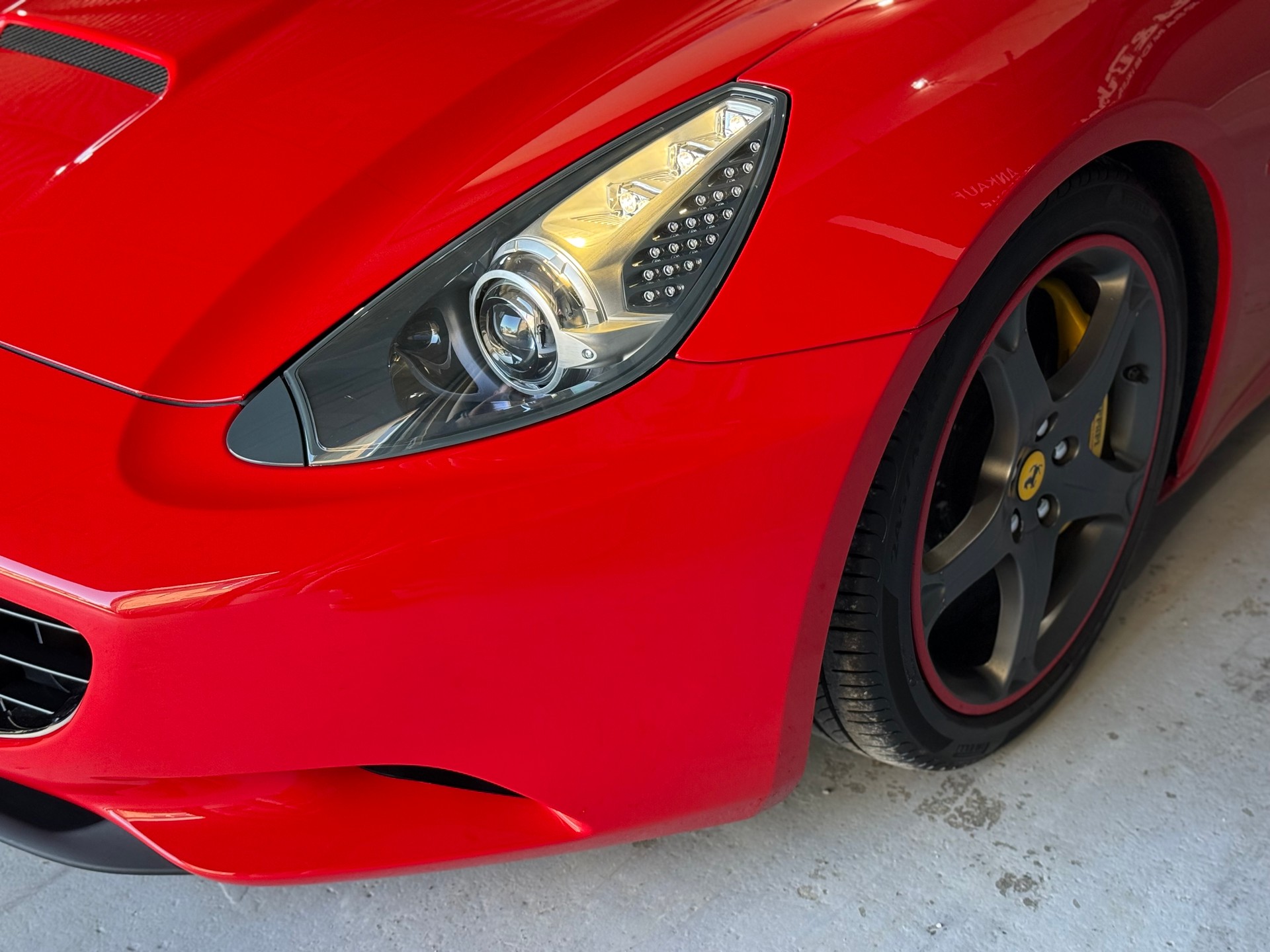 FERRARI California 4.3 V8-showroom-element-2
