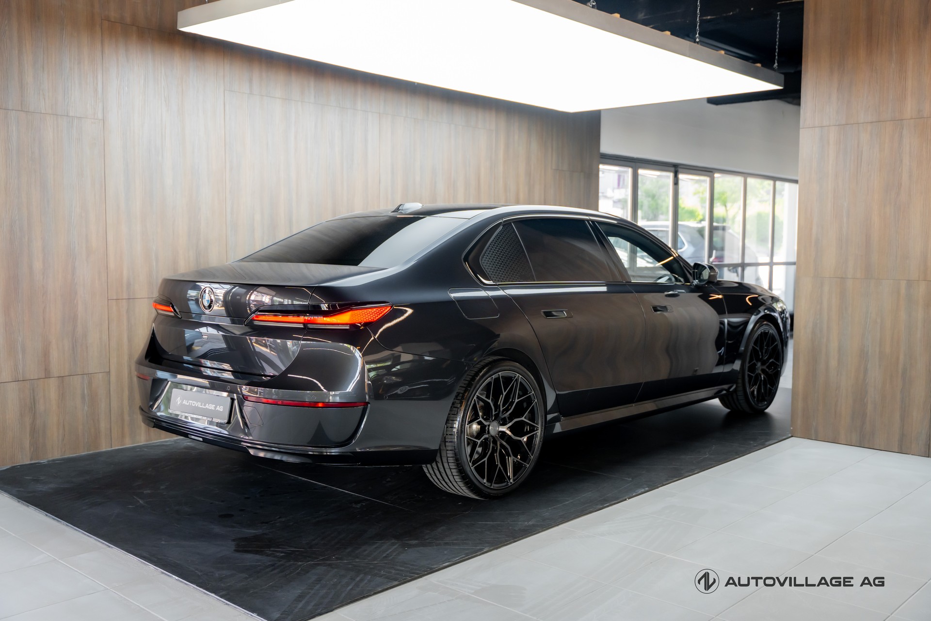 BMW 740d xDrive 48V Steptronic-showroom-element-1