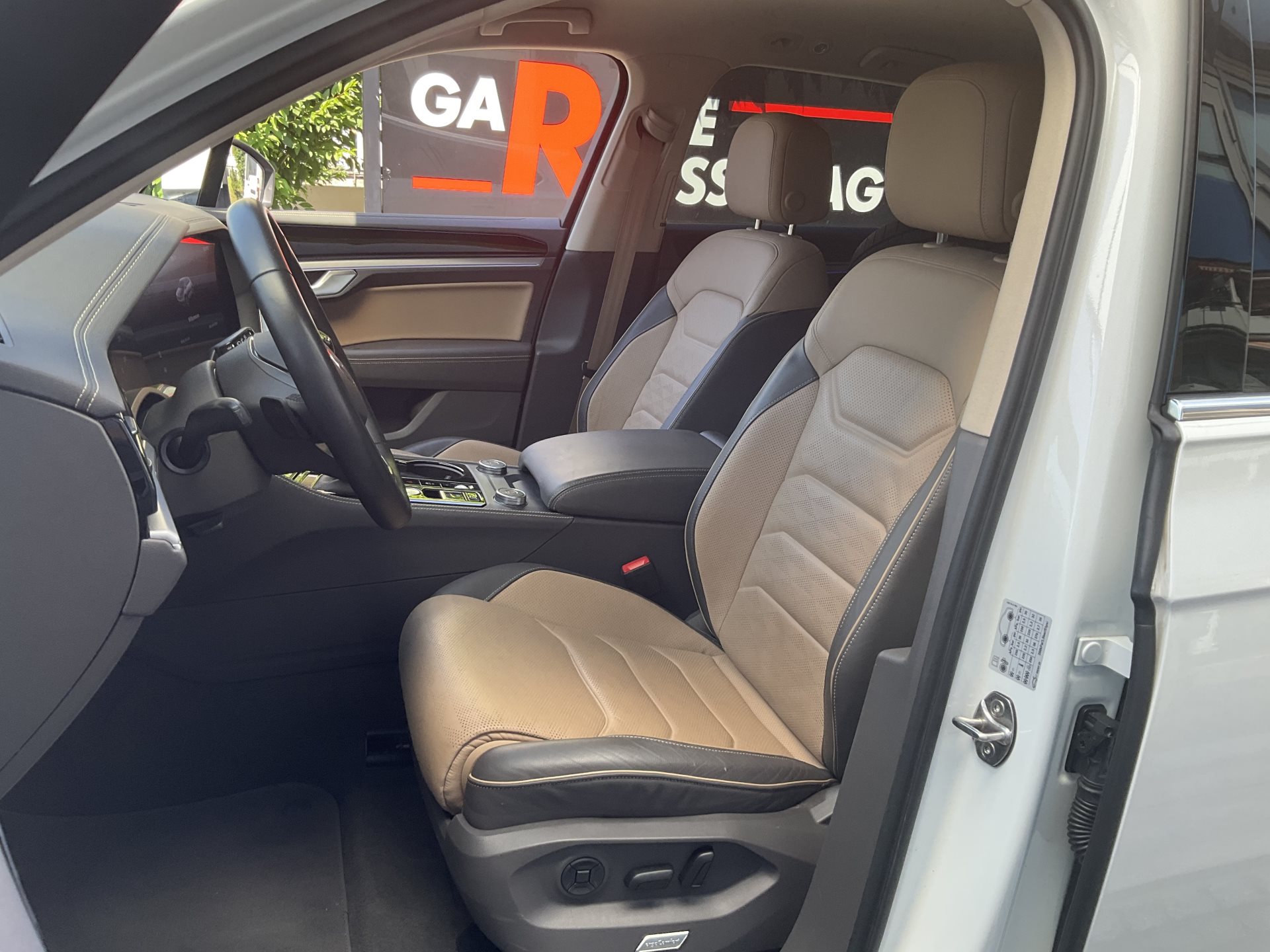 VW TOUAREG 3.0 TDI 4MOTION ELEGANCE *** ANHÄNGEKUPPLUNG & LUFTFEDERUNG ***-image-7