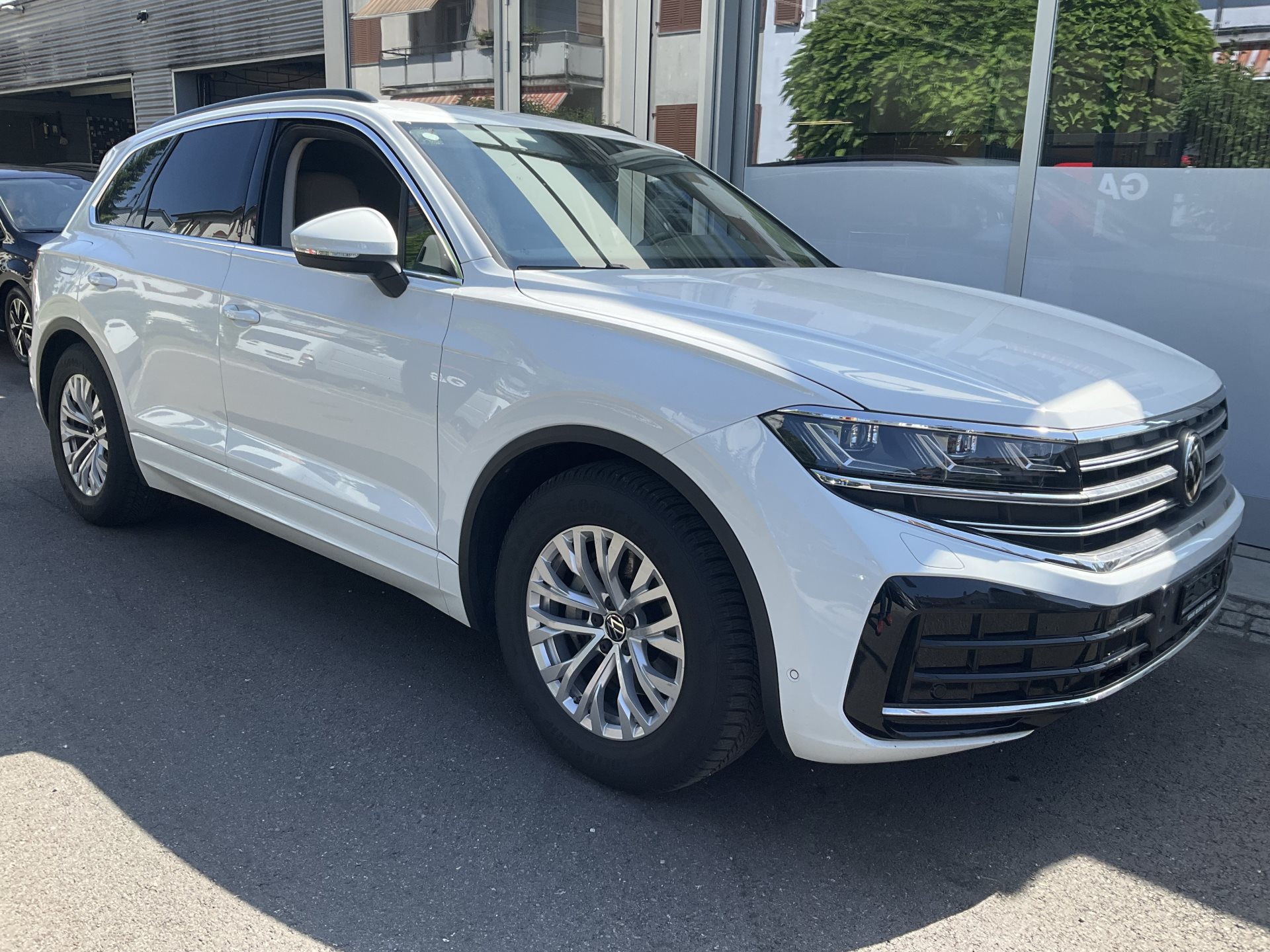 VW TOUAREG 3.0 TDI 4MOTION ELEGANCE *** ANHÄNGEKUPPLUNG & LUFTFEDERUNG ***-showroom-element-2