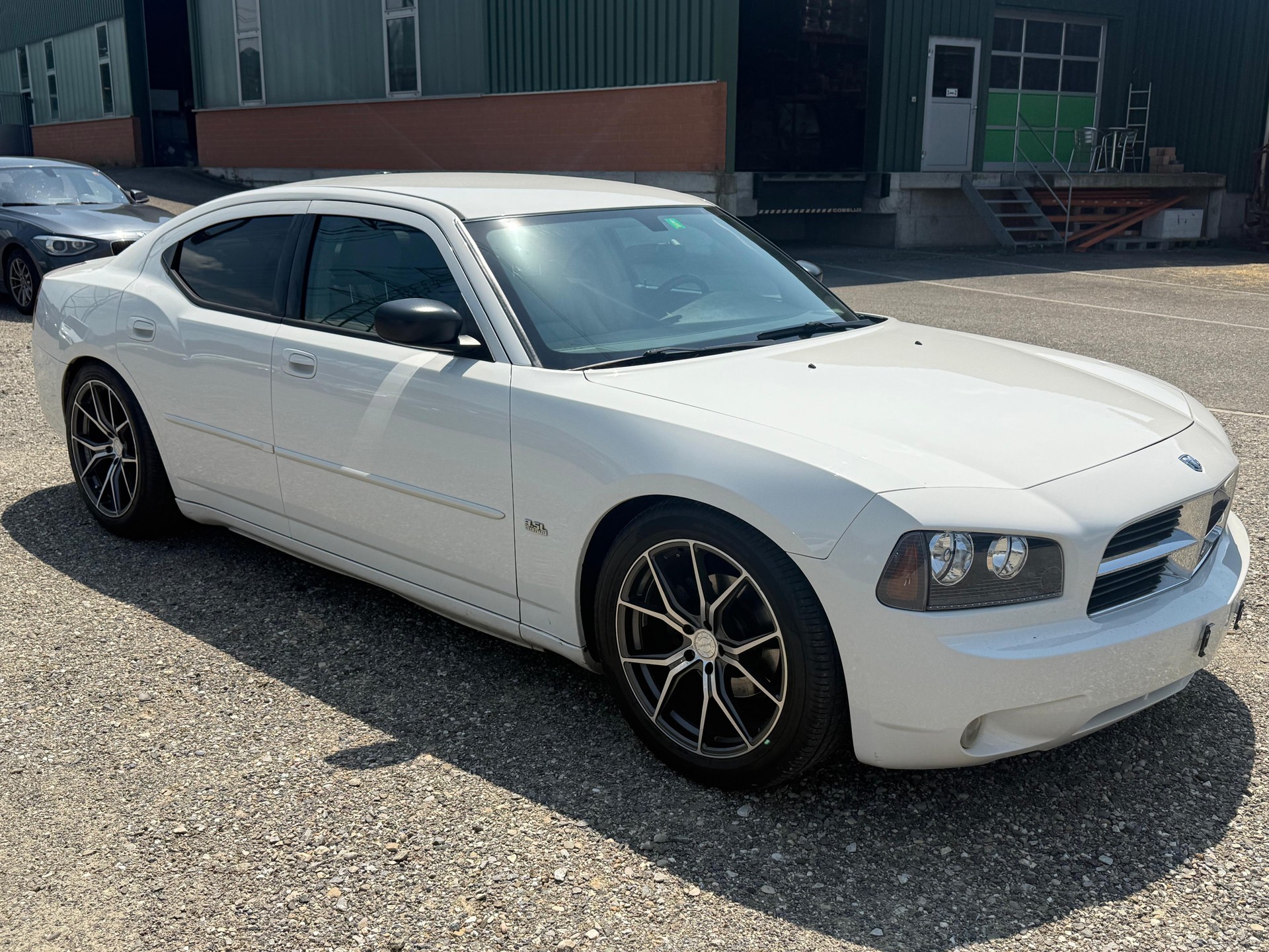 DODGE SE-showroom-element-1