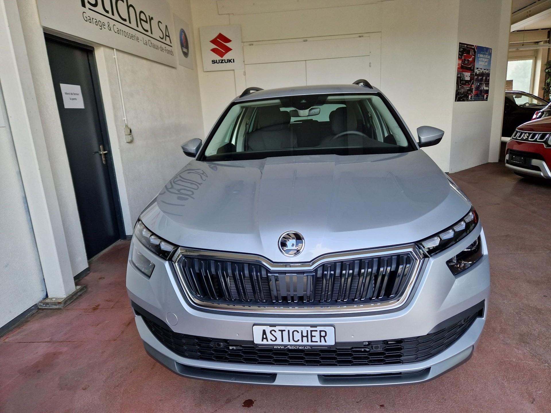 SKODA Kamiq 1.0 TSI Tour-showroom-element-1
