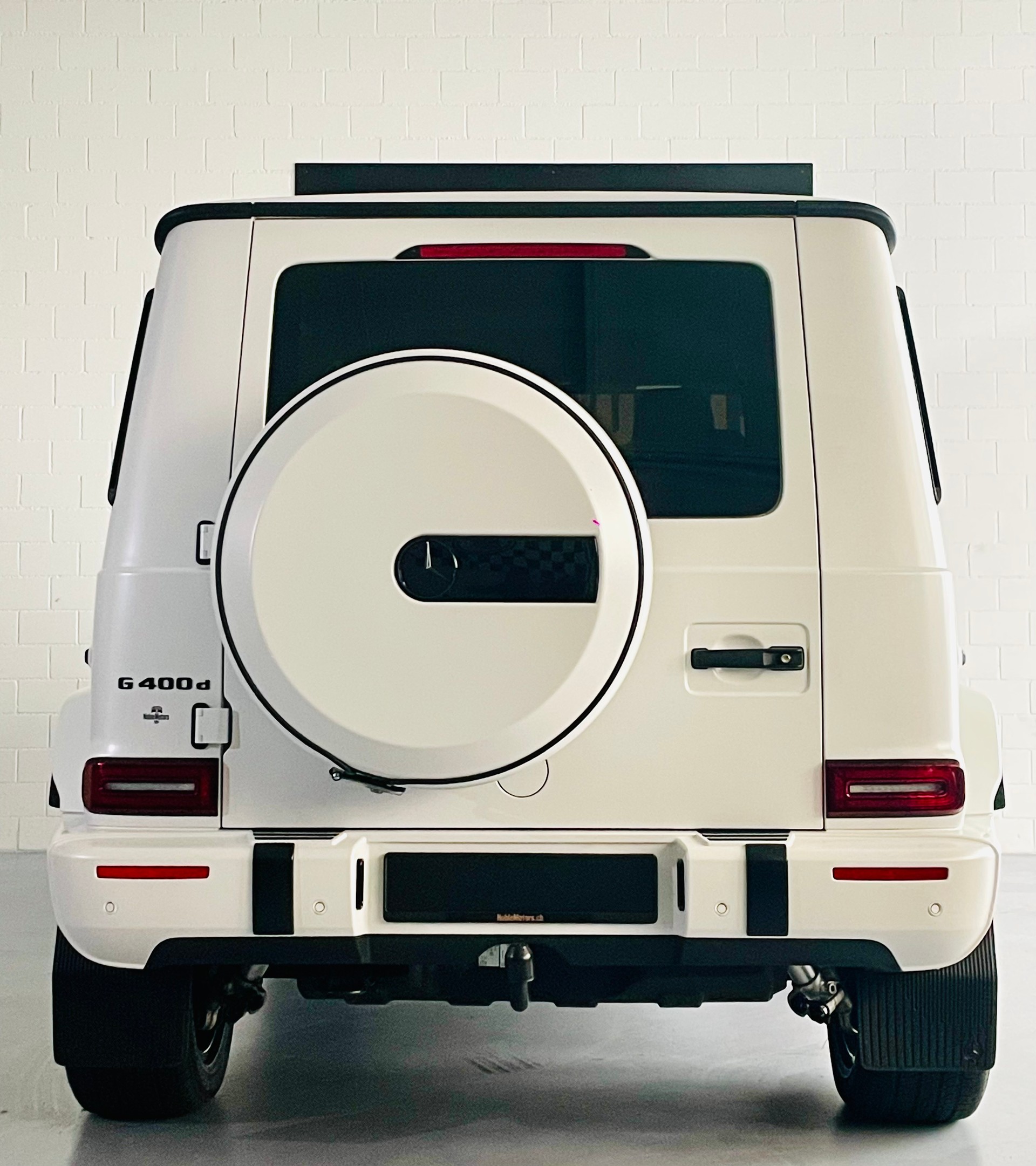MERCEDES-BENZ G 400 d AMG Line 9G-Tronic mit Exklusiver Designo Magno MATT LACKIERUNG-showroom-element-1