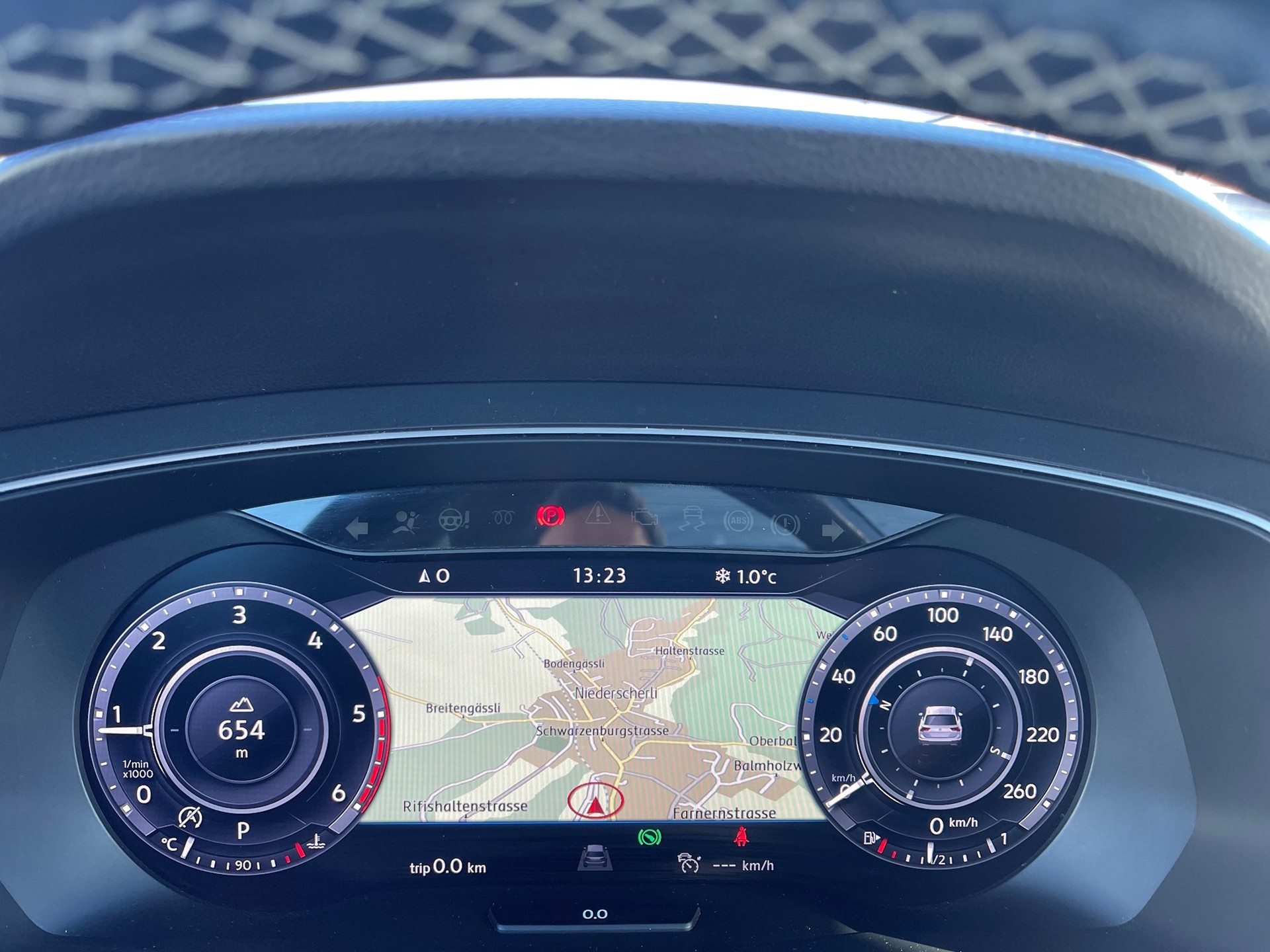 VW Tiguan 2.0 TDI R-Line Highline 4Motion DSG-image-18