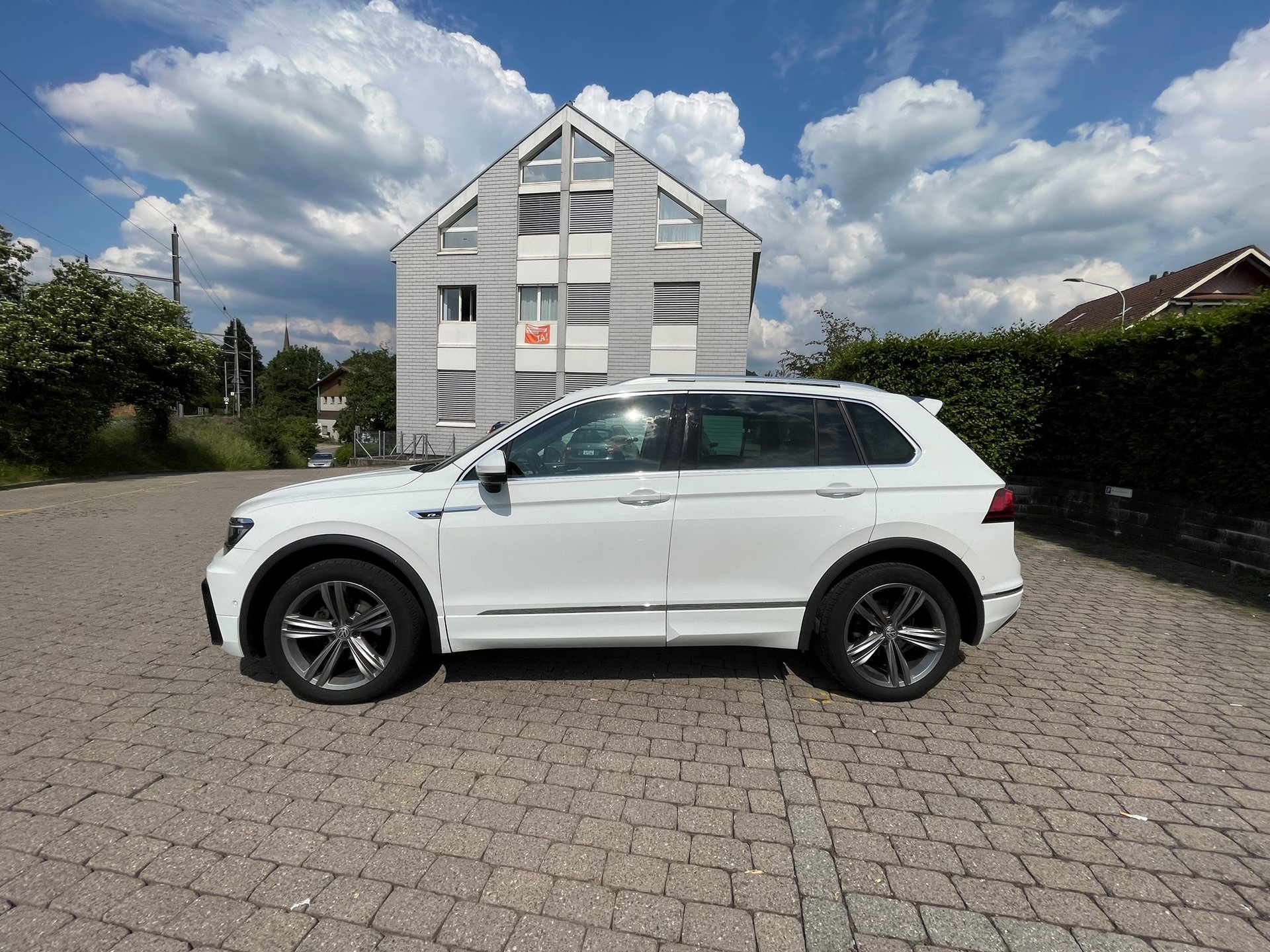 VW Tiguan 2.0 TDI R-Line Highline 4Motion DSG-image-6
