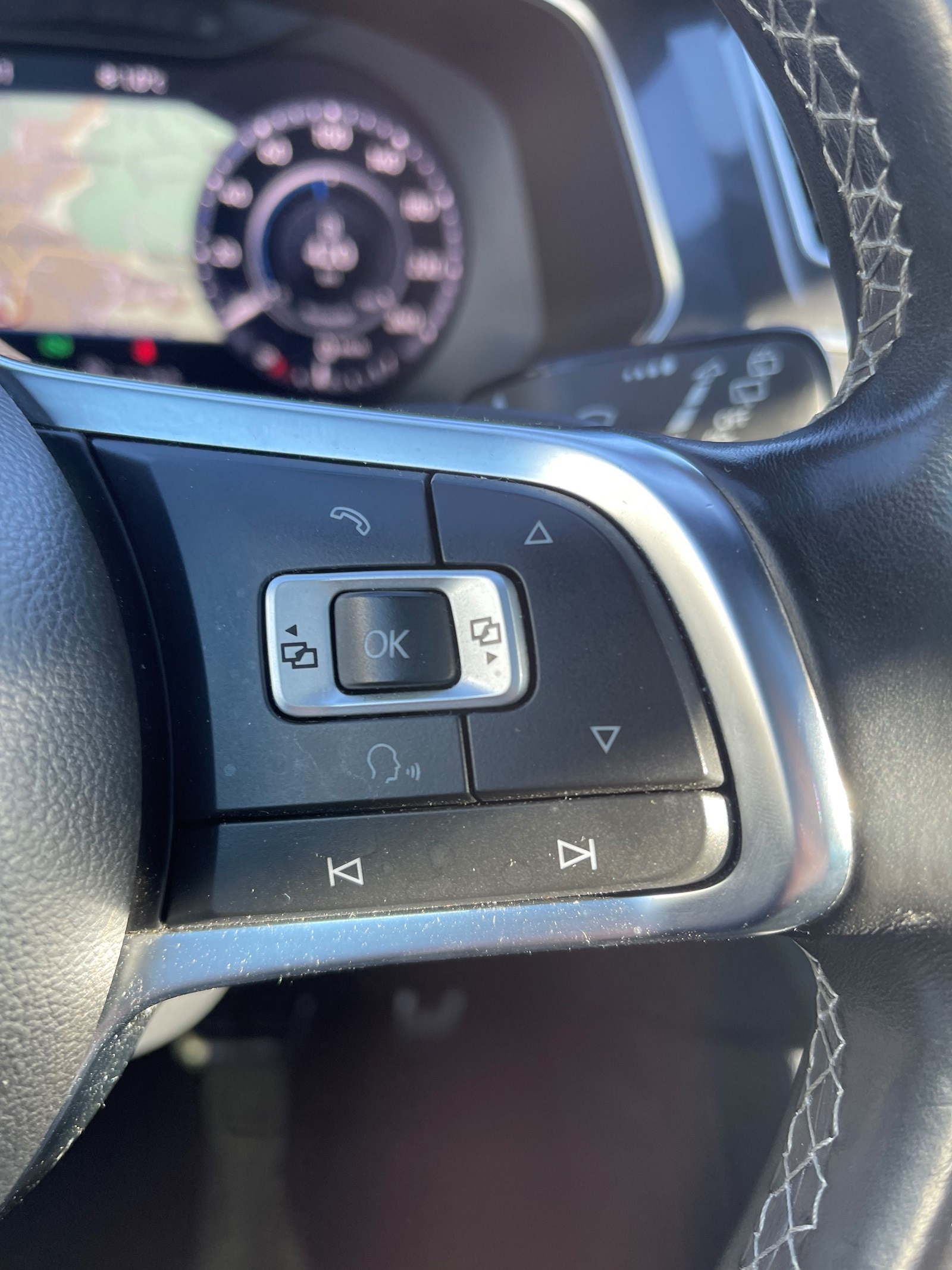 VW Tiguan 2.0 TDI R-Line Highline 4Motion DSG-image-16