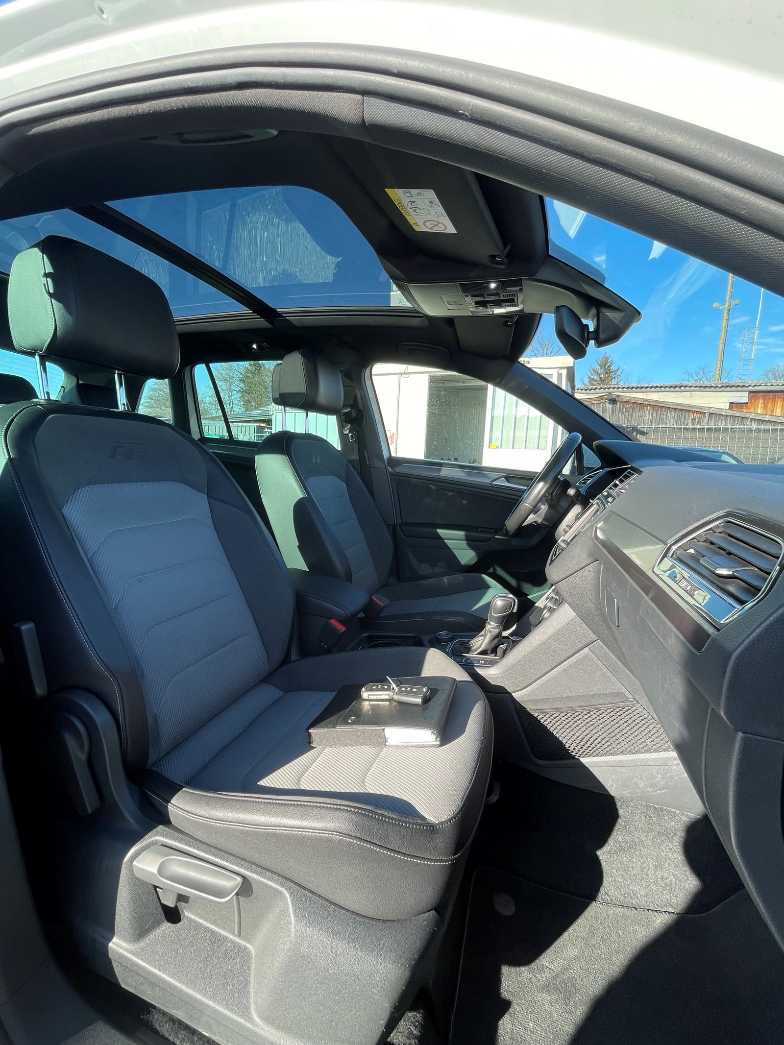 VW Tiguan 2.0 TDI R-Line Highline 4Motion DSG-image-10