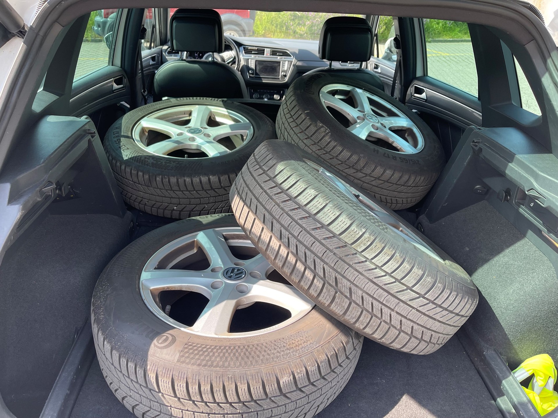 VW Tiguan 2.0 TDI R-Line Highline 4Motion DSG-image-30