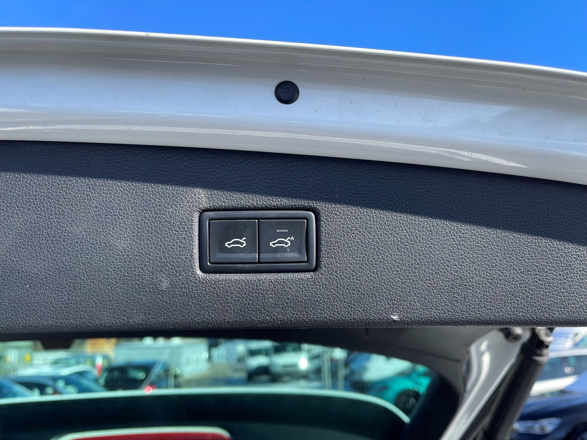 VW Tiguan 2.0 TDI R-Line Highline 4Motion DSG-image-8