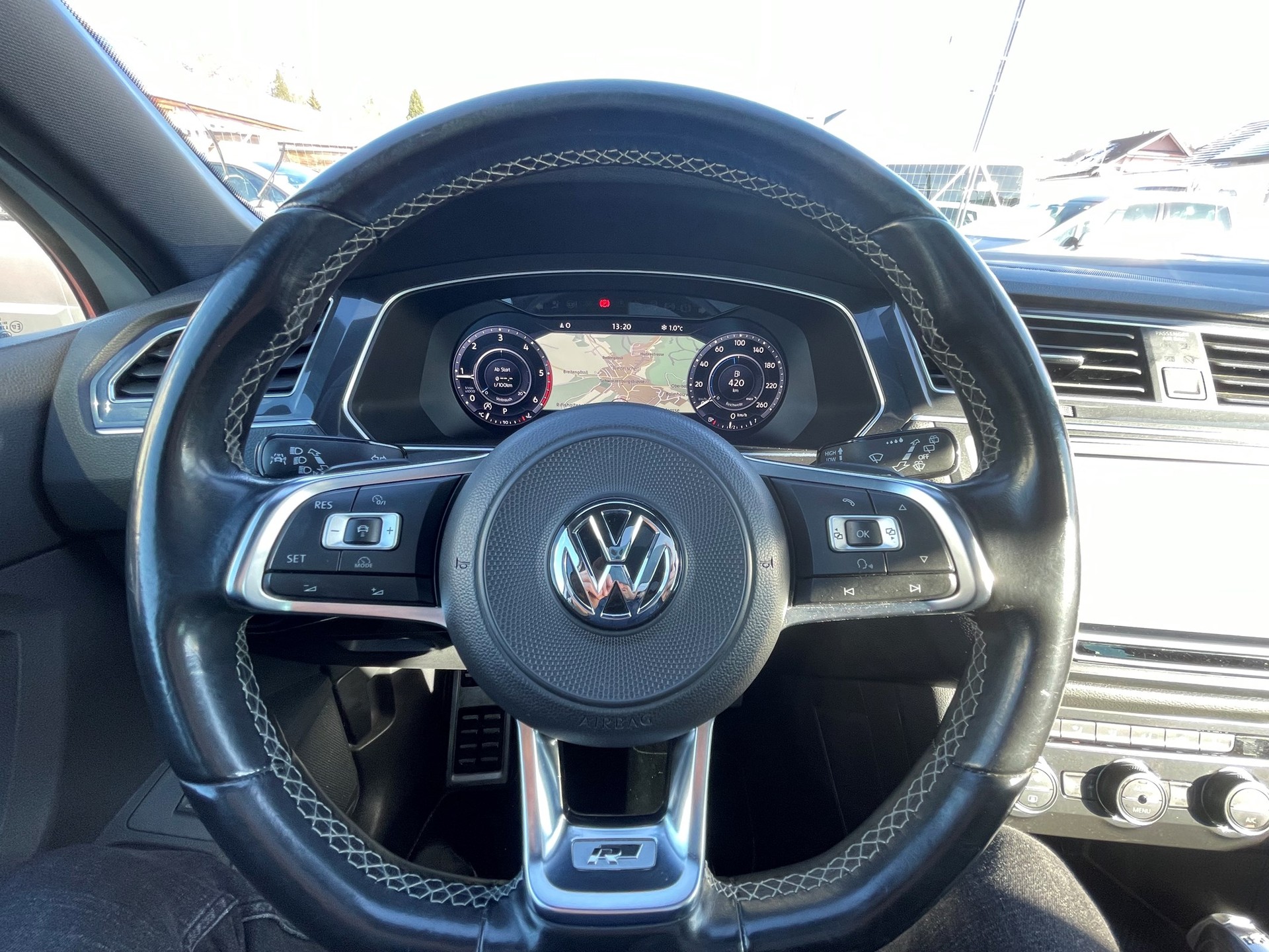 VW Tiguan 2.0 TDI R-Line Highline 4Motion DSG-image-13