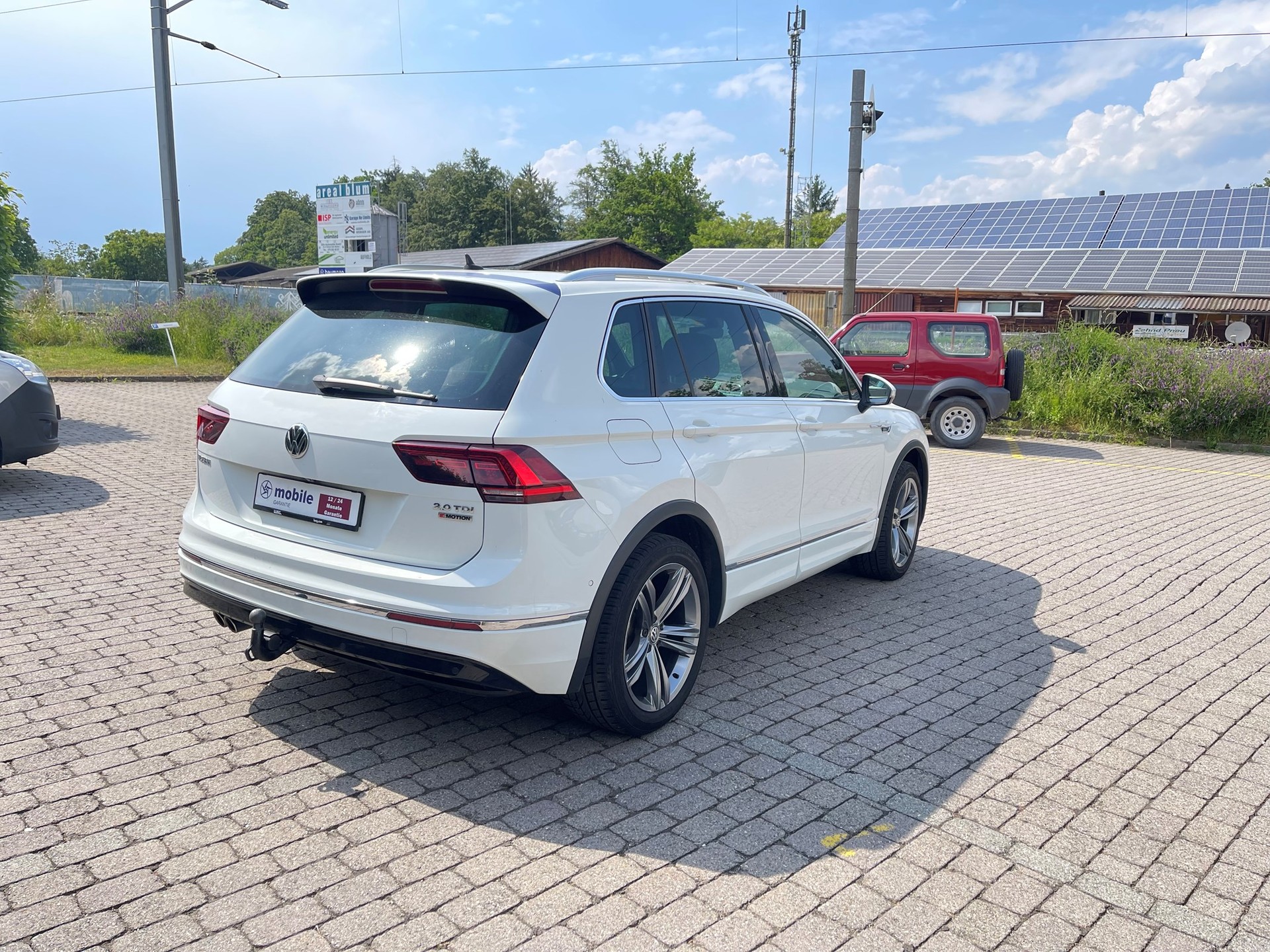 VW Tiguan 2.0 TDI R-Line Highline 4Motion DSG-image-5