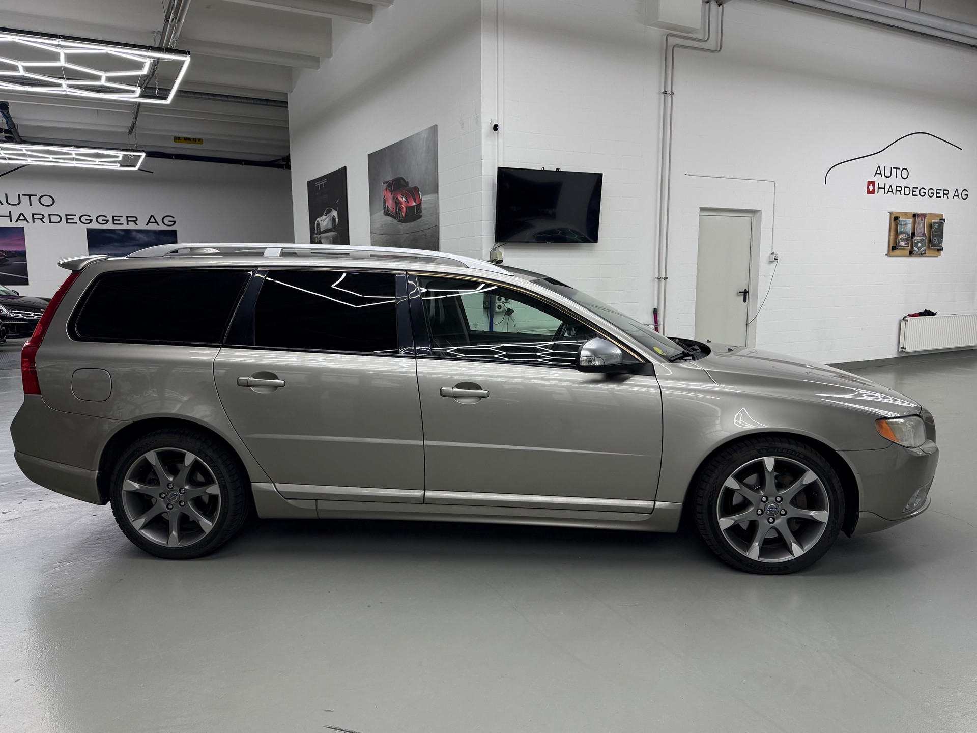 VOLVO V70 T6 AWD Summum Geartronic / 1. Hand / Top Zustand-showroom-element-2