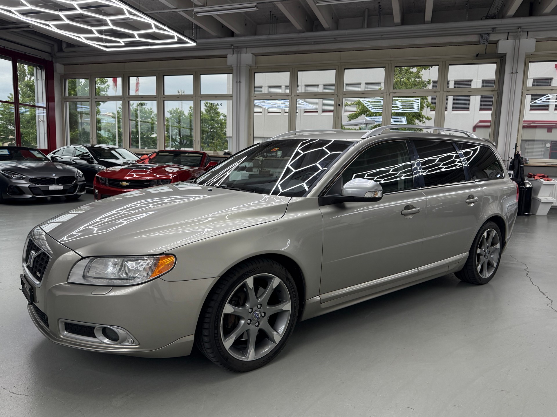 VOLVO V70 T6 AWD Summum Geartronic / 1. Hand / Top Zustand-showroom-element-3