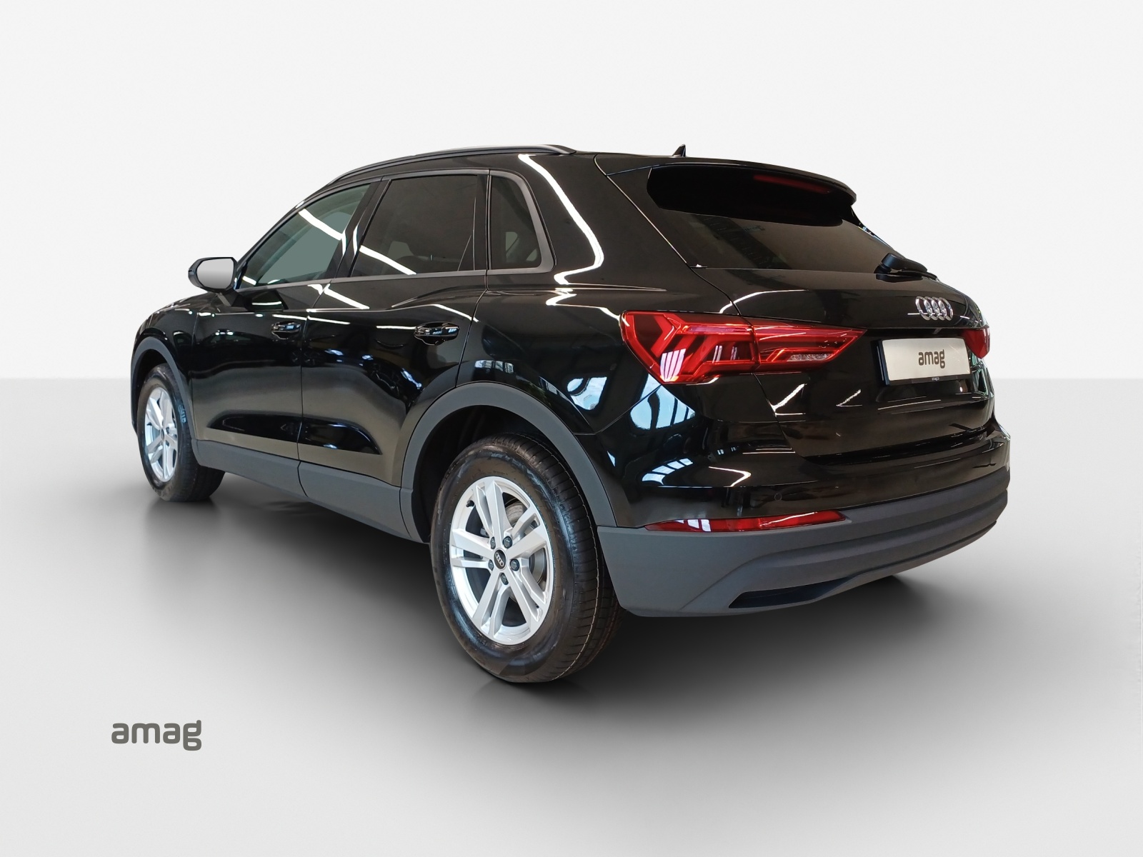 AUDI Q3 35 TFSI Attraction S-tronic-showroom-element-2