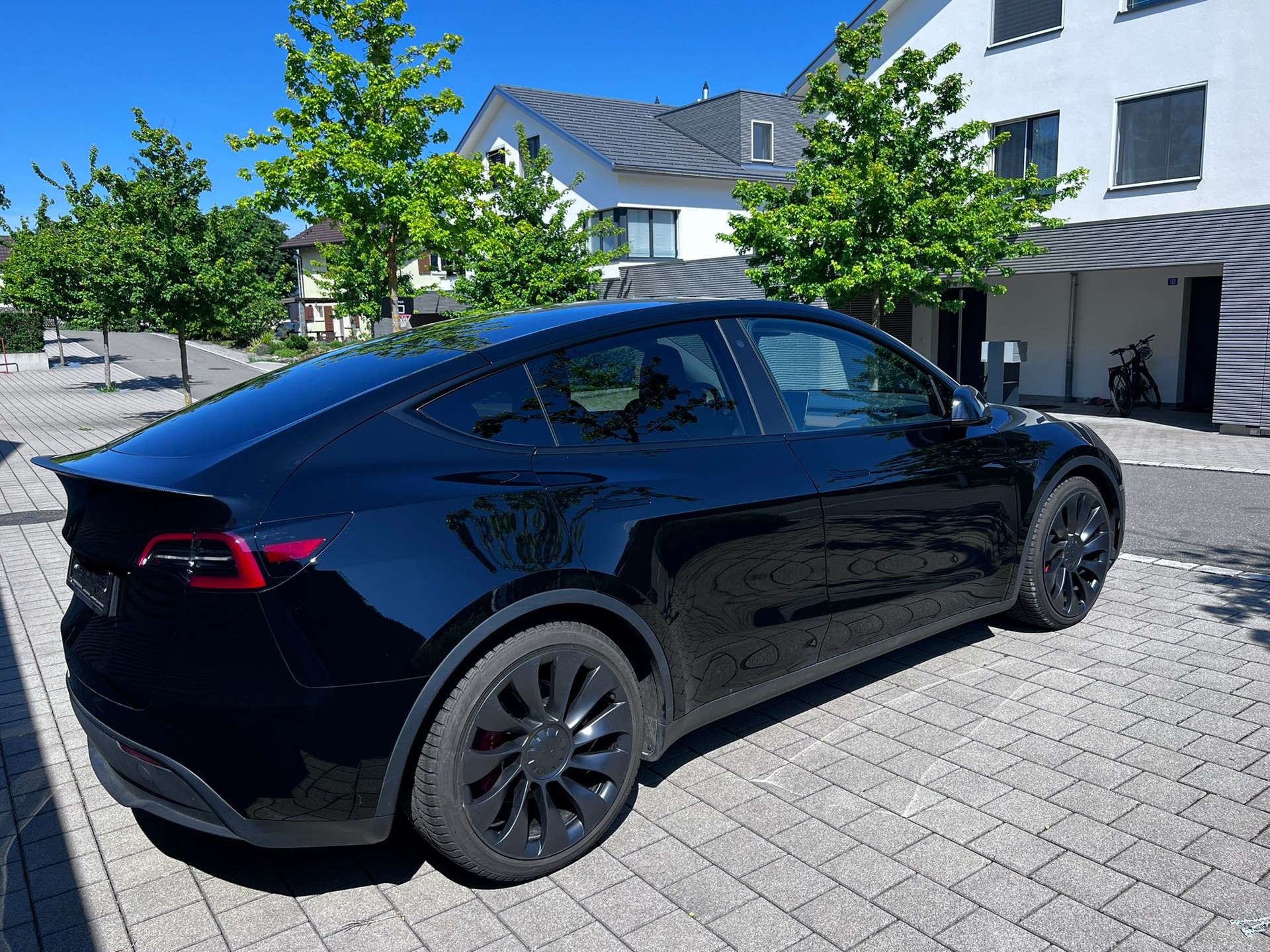 TESLA Model Y Performance-image-1