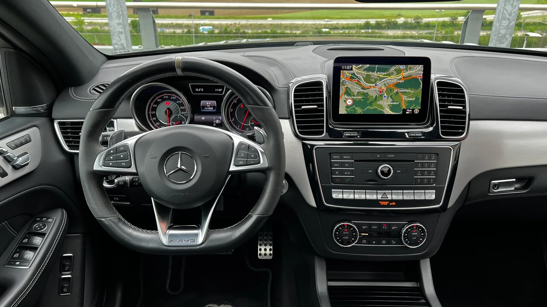 MERCEDES-BENZ GLE COUPÉ 63 S AMG 4MATIC SPEEDSHIFT BLACK l 585 PS-image-23