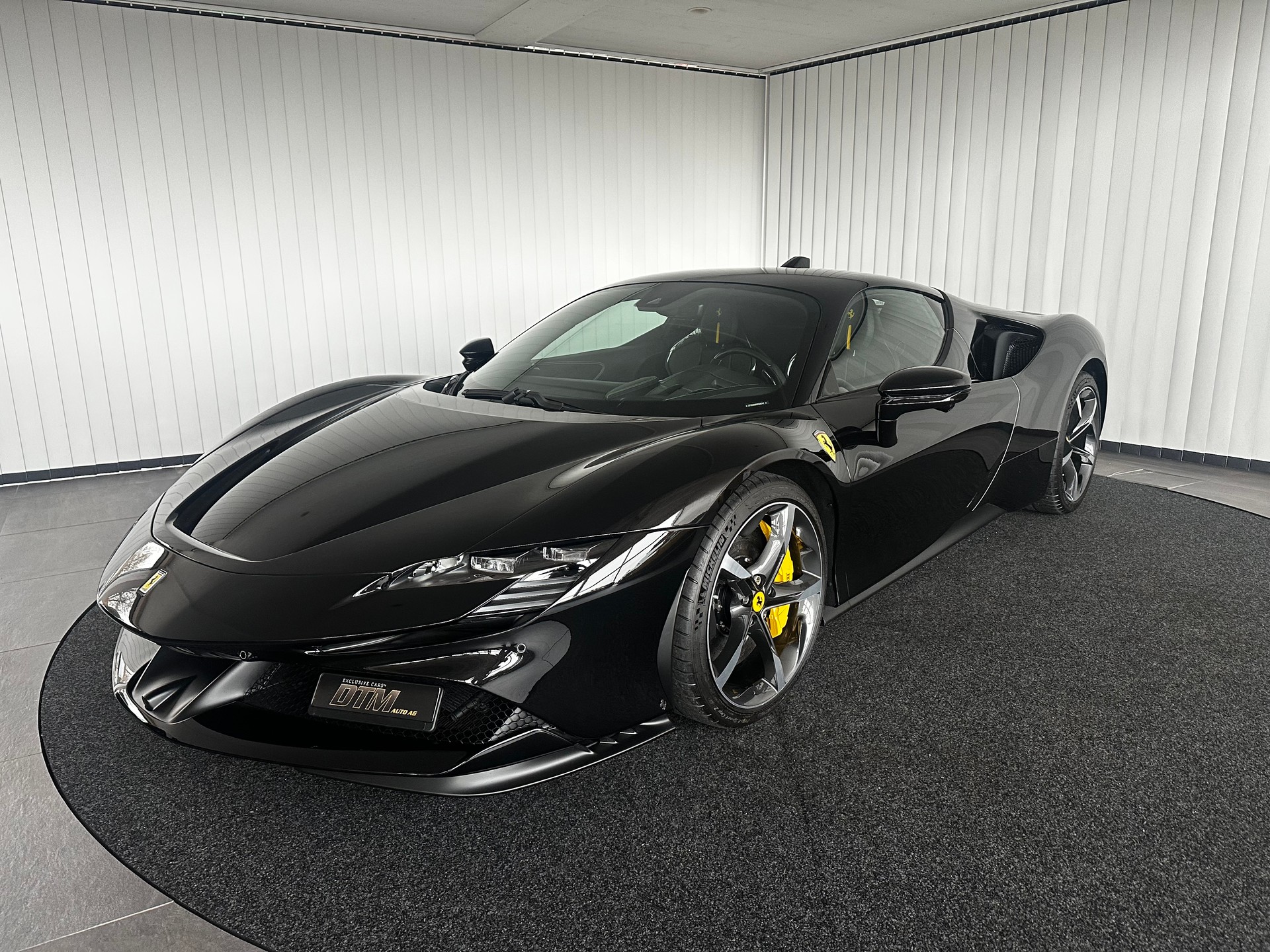 FERRARI SF90 Stradale