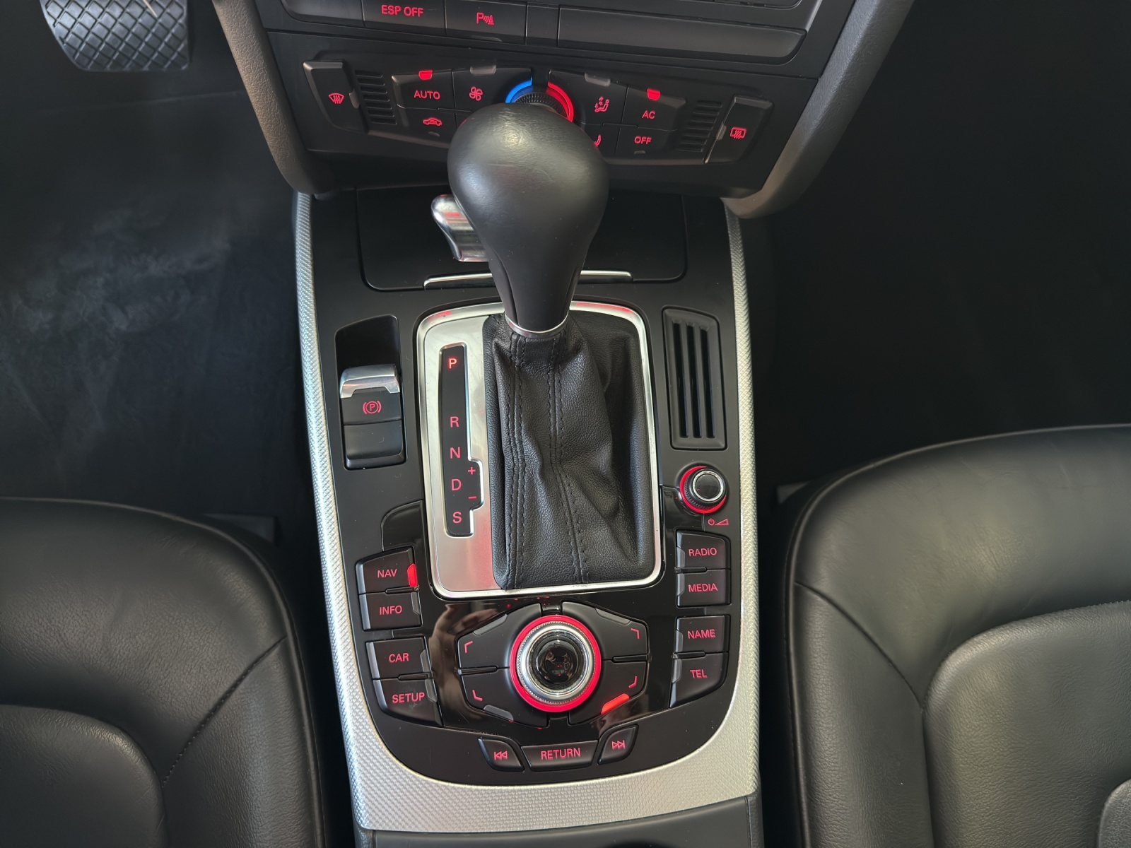 AUDI A4 allroad 3.0 TDI quattro S-tronic-image-14