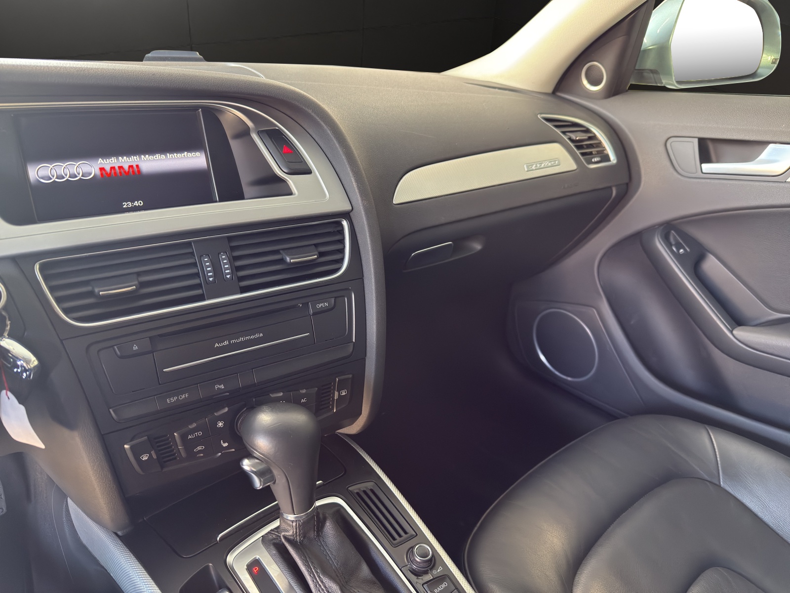 AUDI A4 allroad 3.0 TDI quattro S-tronic-image-12