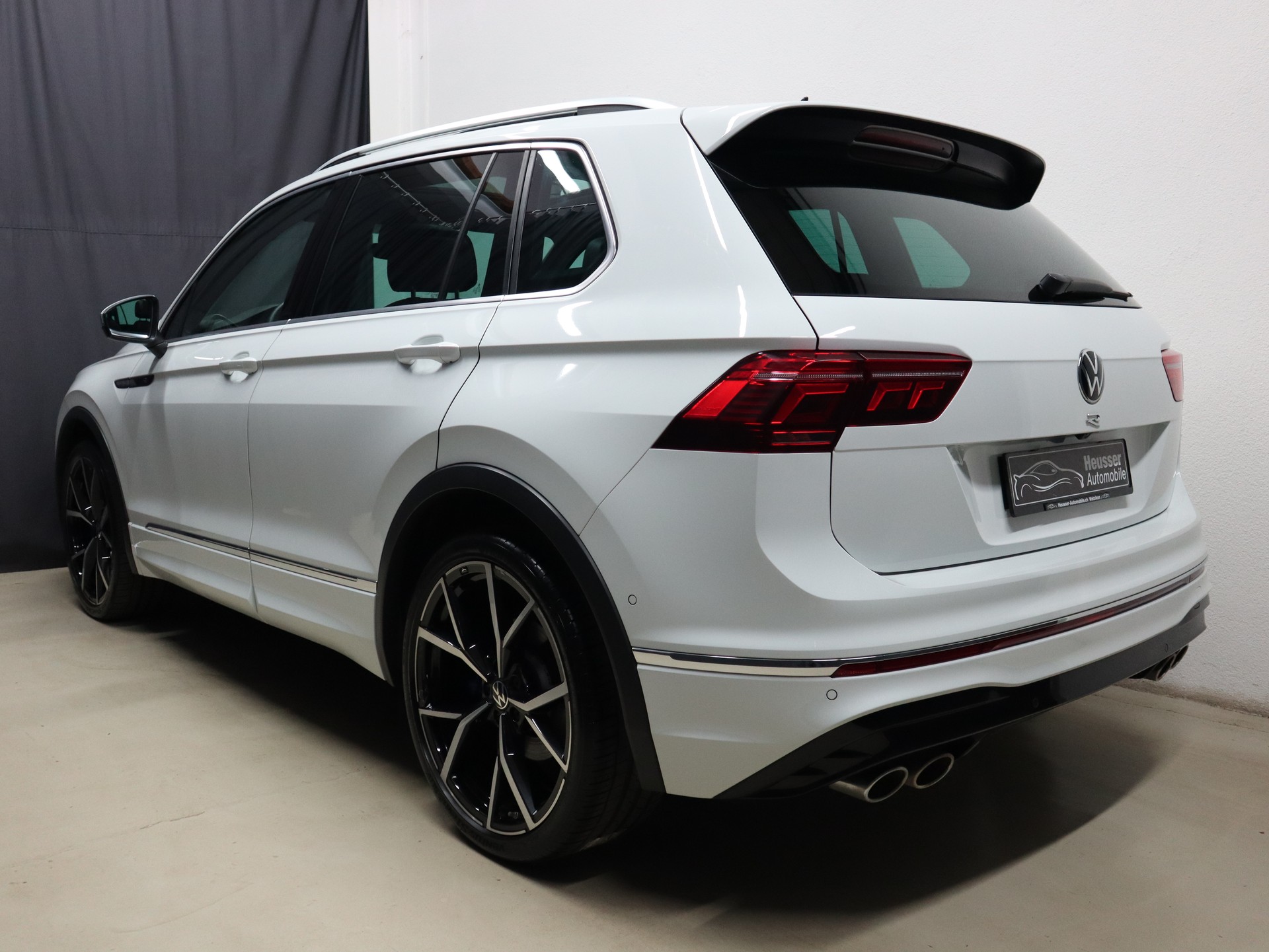 VW Tiguan 2.0TSI R 4Motion DSG - Panorama - Leder - Keyless - DCC - Kamera - 320 PS-showroom-element-3