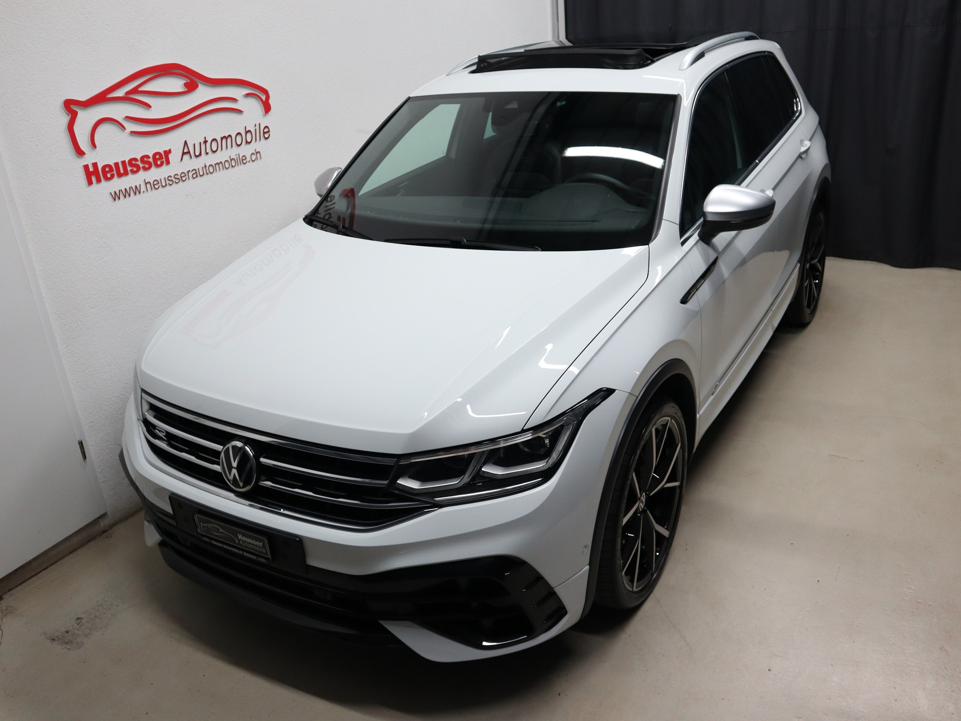 VW Tiguan 2.0TSI R 4Motion DSG - Panorama - Leder - Keyless - DCC - Kamera - 320 PS-showroom-element-2
