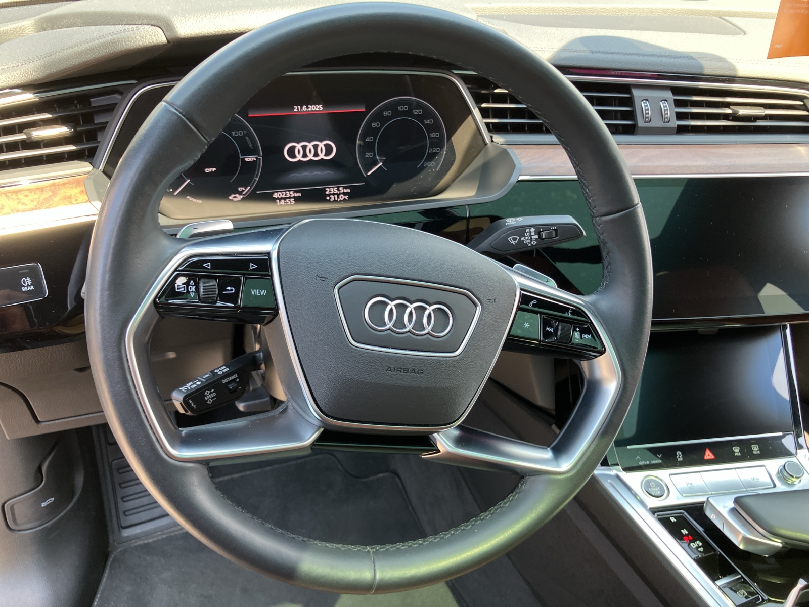 AUDI e-tron 55 Sportback S Line quattro-image-9