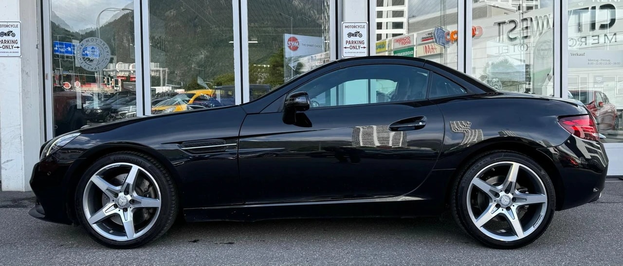 MERCEDES-BENZ SLC 300 AMG Line 9G-Tronic-showroom-element-3
